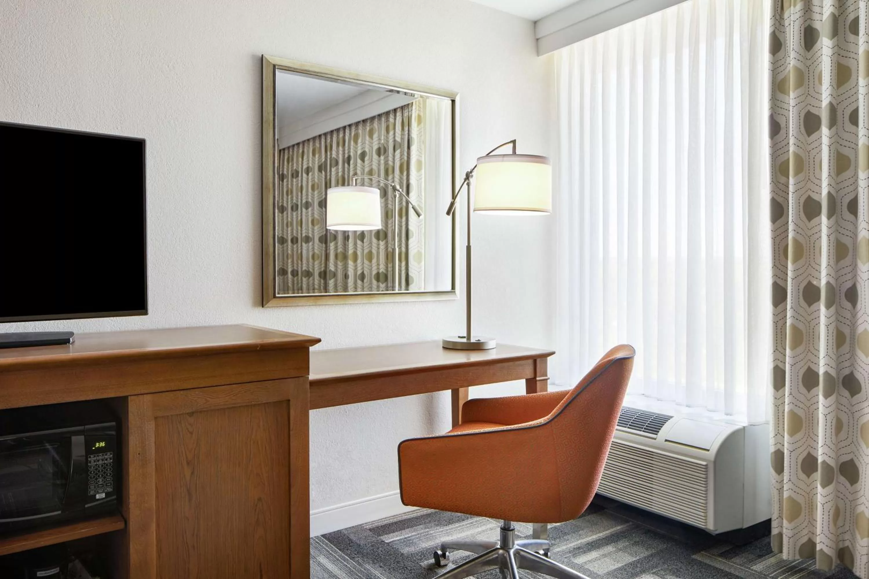 King Room with Roll-In Shower - Mobility Access/Non-Smoking in Hampton Inn Philadelphia/King of Prussia - Valley Forge