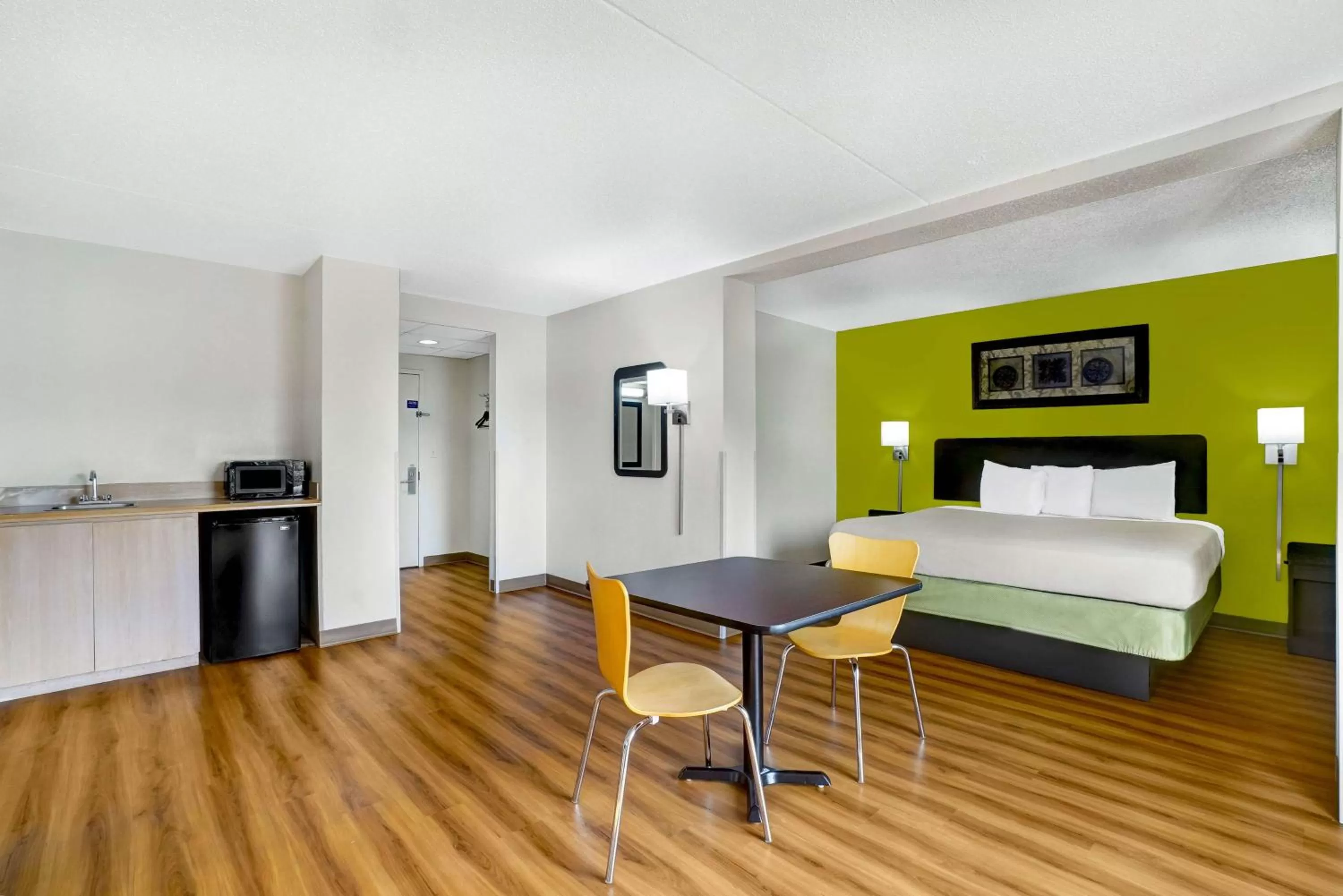 Suite - Non-Smoking in Motel 6-Lawrenceville, NJ