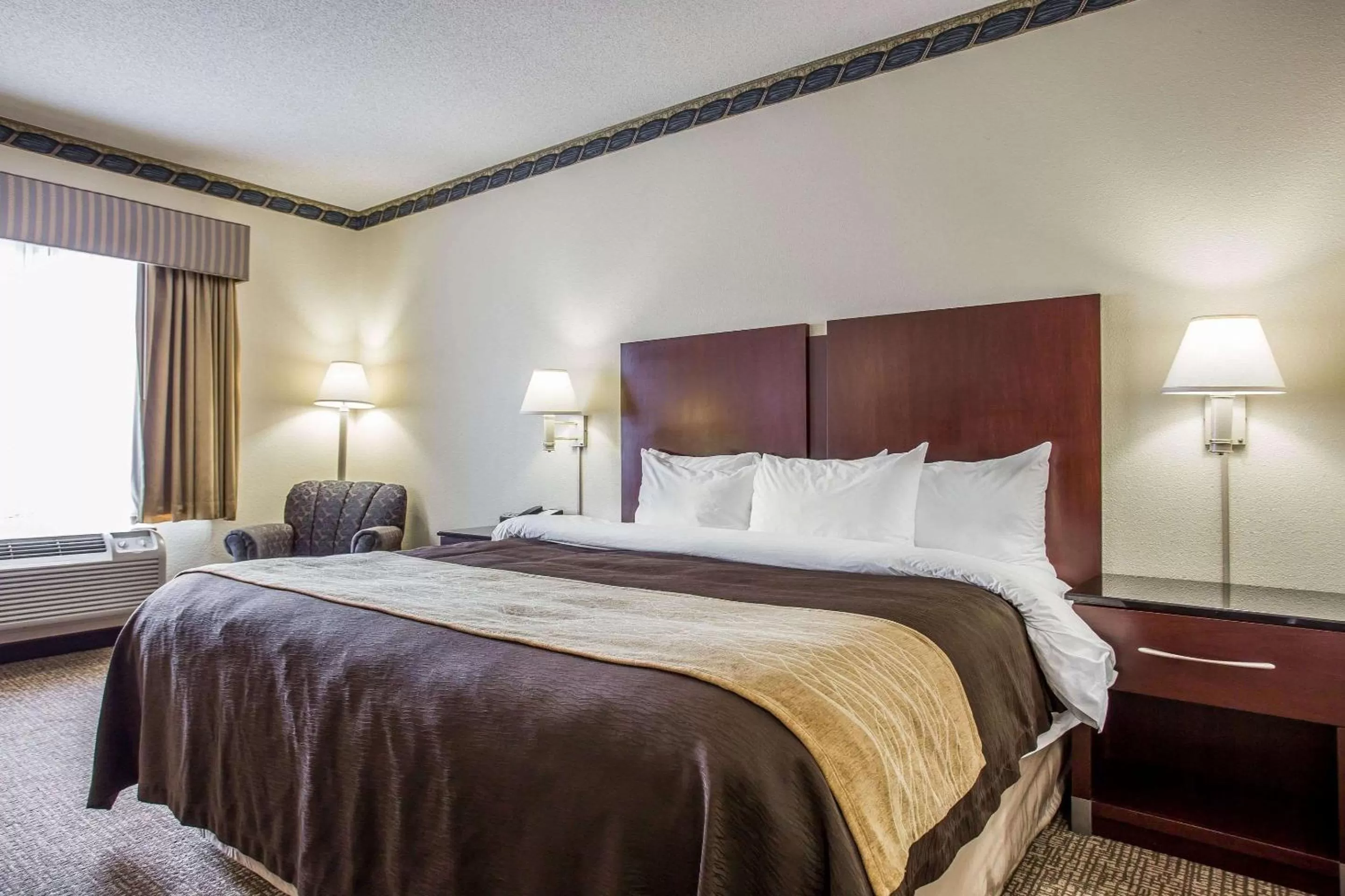 Queen Room - Accessible/Nonsmoking in Comfort Inn & Suites FtJackson Maingate
