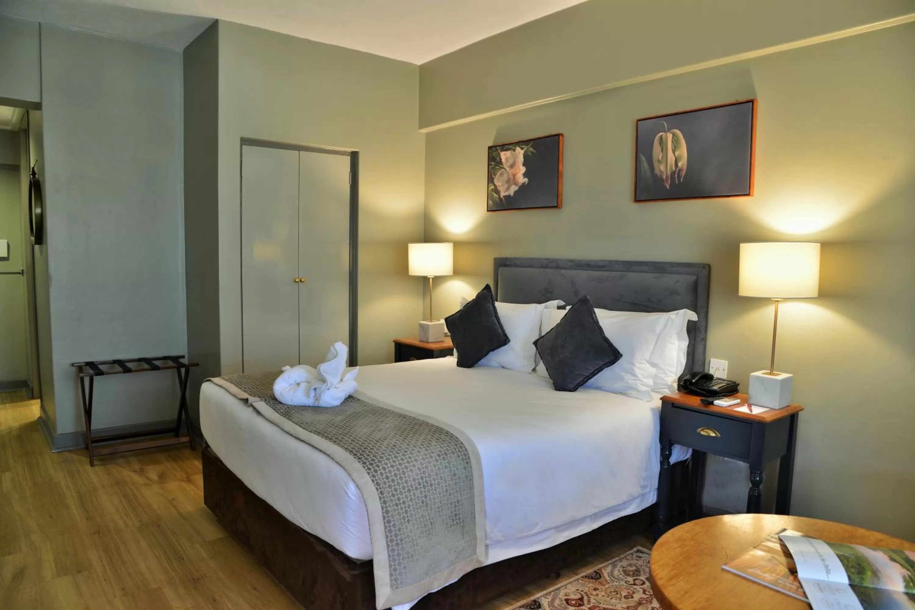 Double Room in Cresta Jameson Hotel