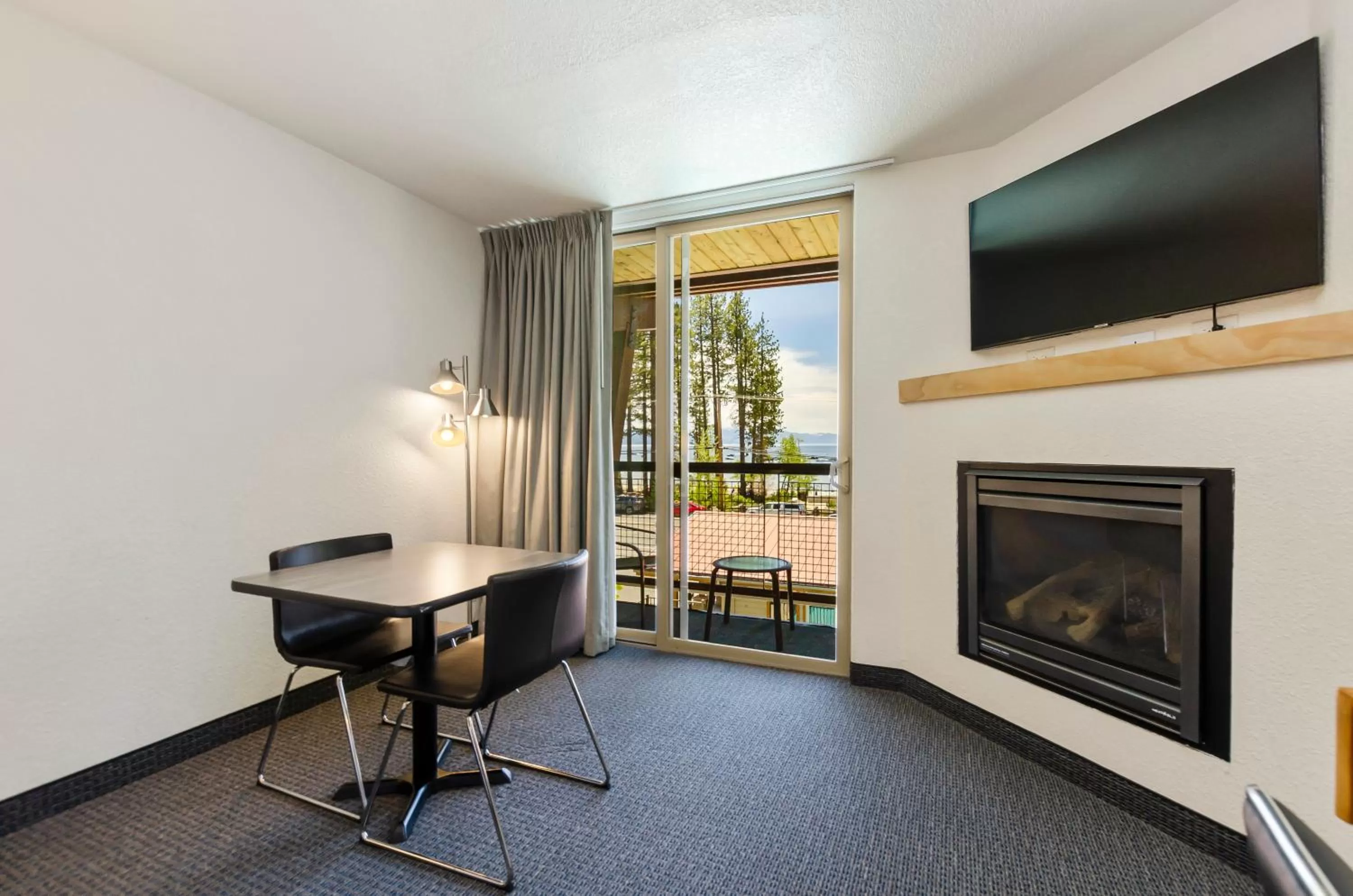 King Room with Lake View in Firelite Lodge