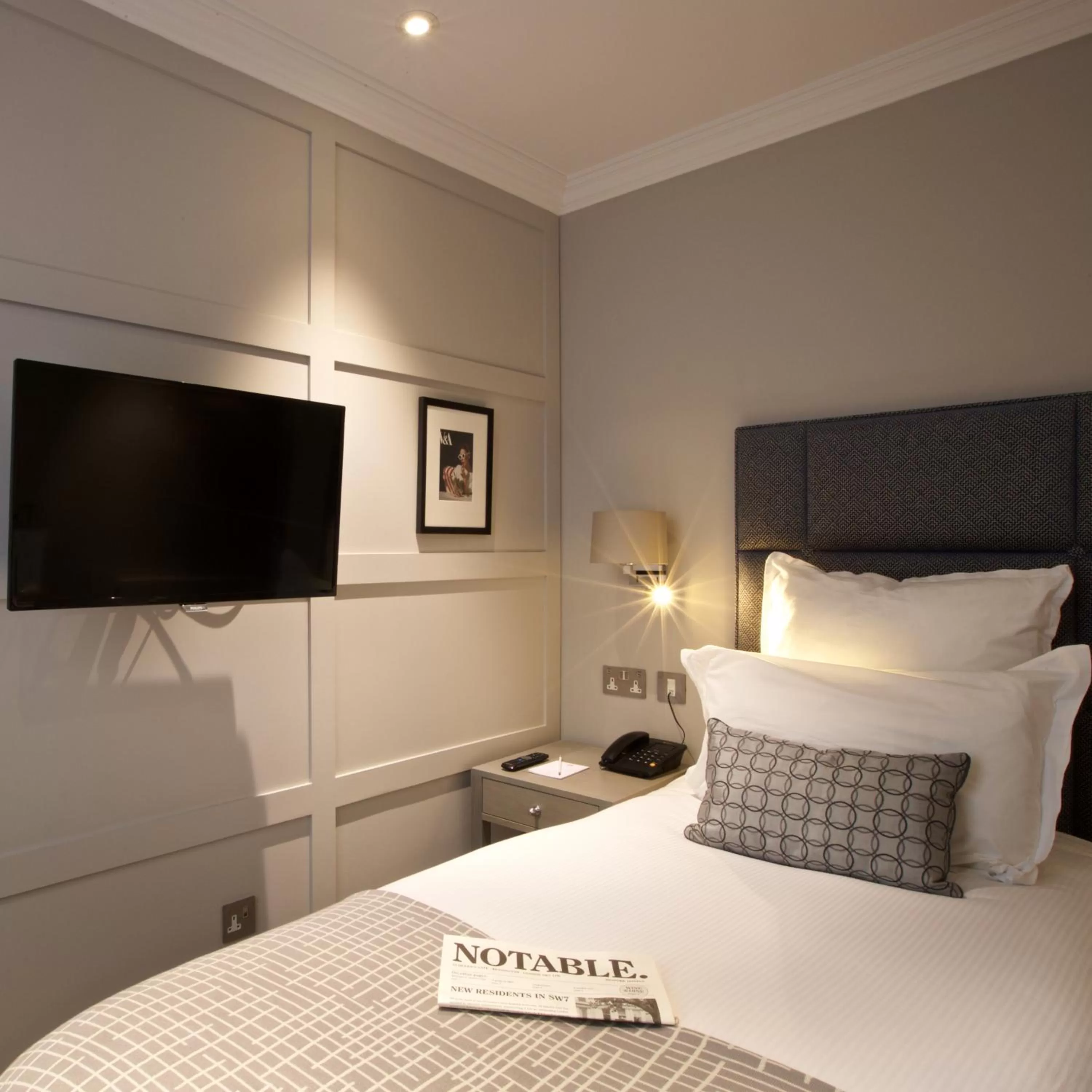 Single Room in 54 Queen's Gate Hotel