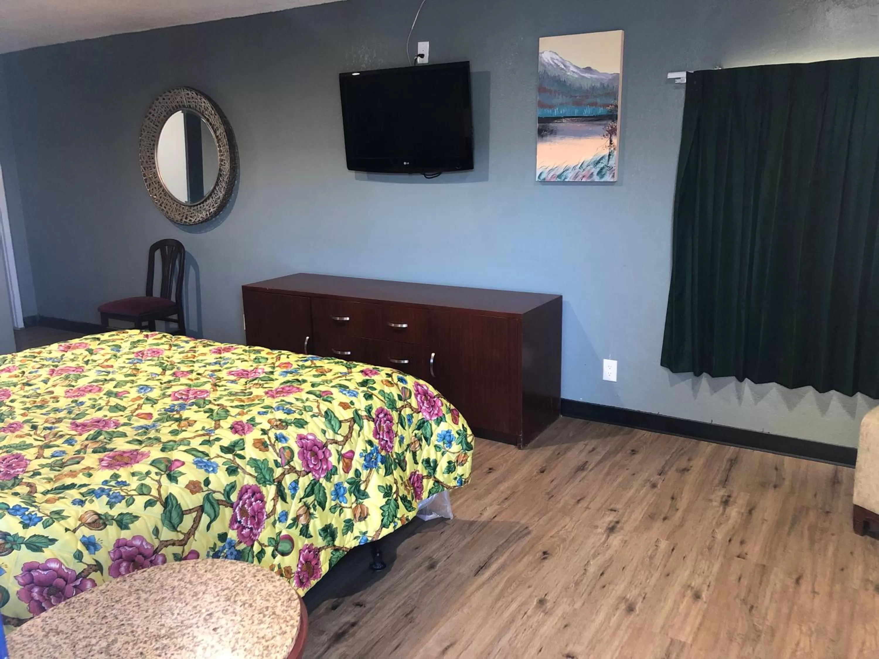 Superior King Room in King Castle Motel