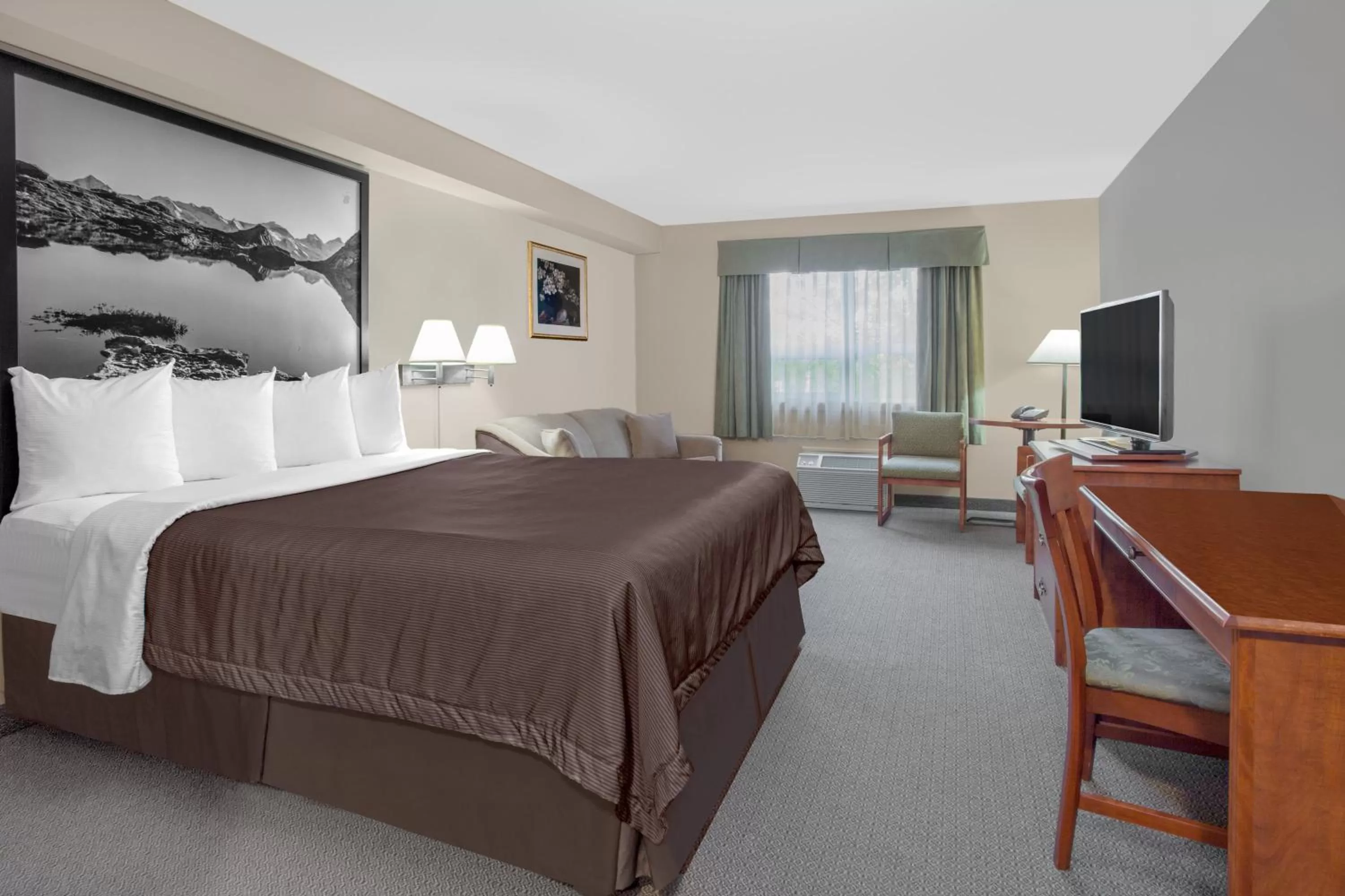 Deluxe King Suite - Non-Smoking in Super 8 by Wyndham Sault Ste Marie On