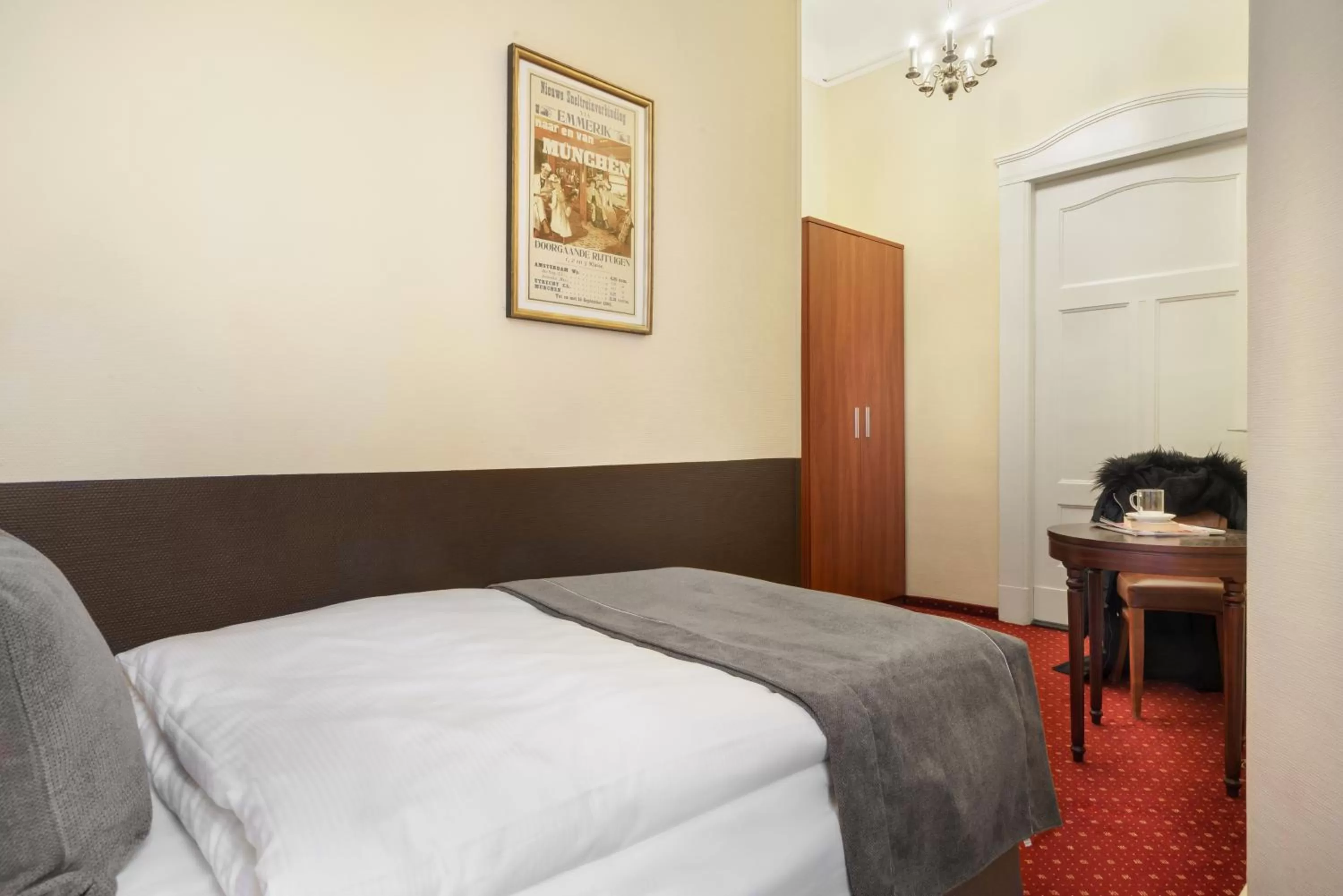 Economy Single Room in Hotel Kronprinz Hamburg Hauptbahnhof