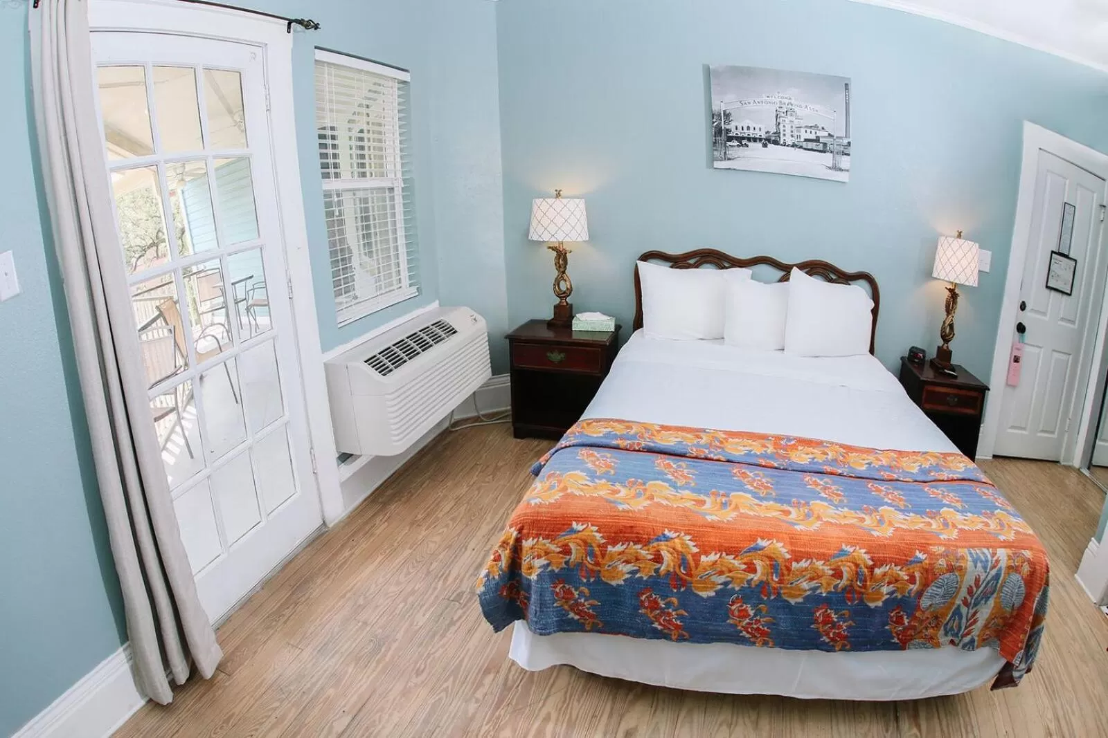 Queen Suite with Spa Bath and Balcony in Inn on the Riverwalk