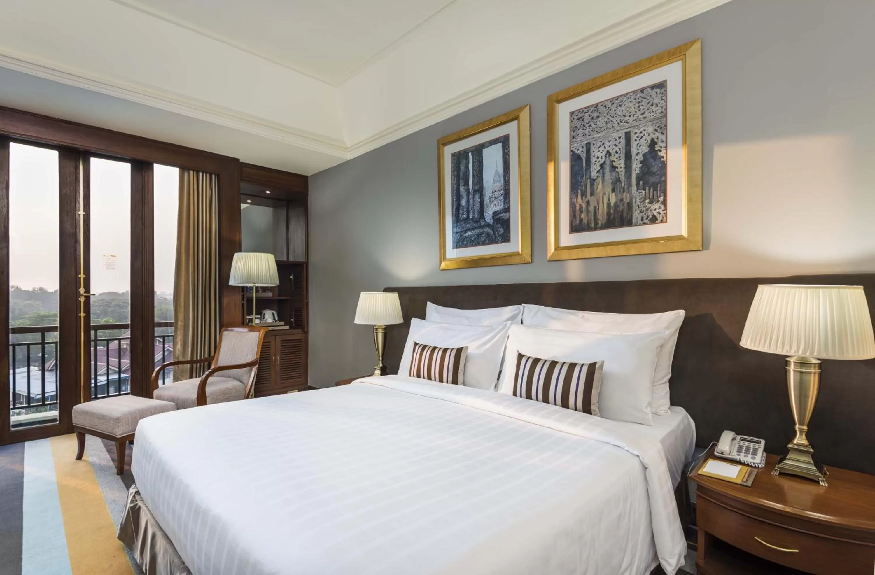 Deluxe Room City View - King in Chatrium Hotel Royal Lake Yangon