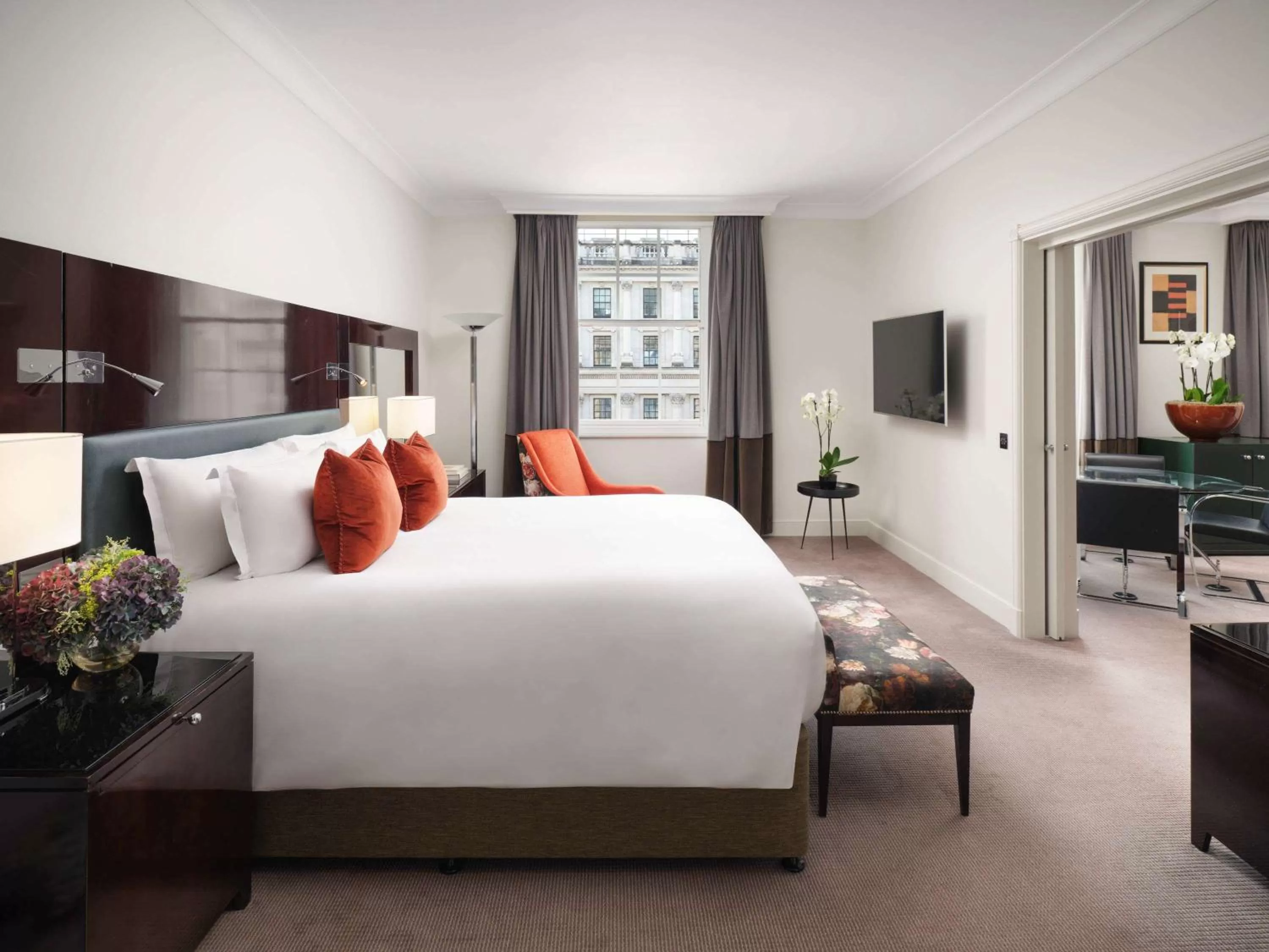 St James King Suite with Separate Lounge and Dining Space - Waterloo Place View in Sofitel London St James