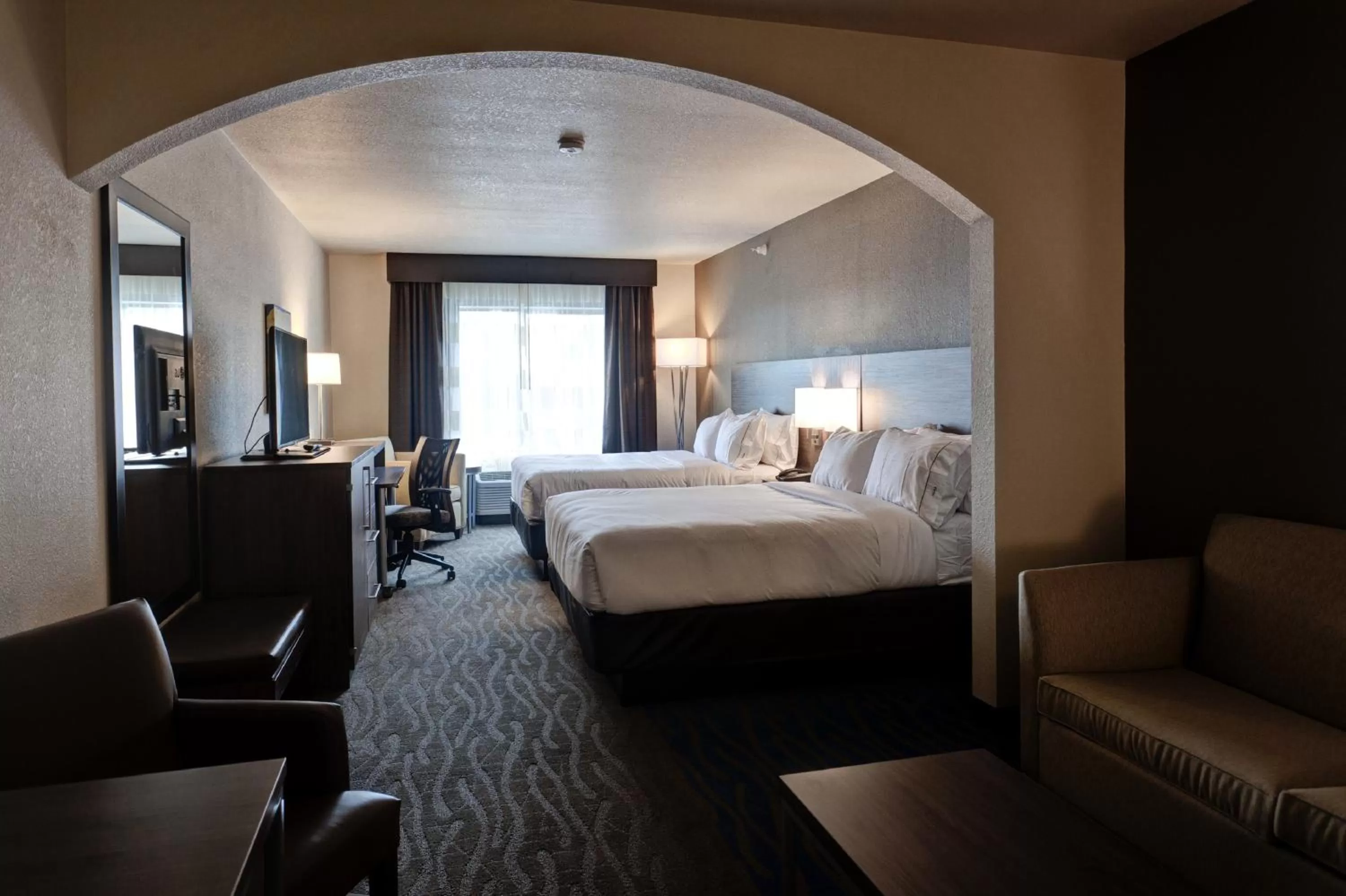 Queen Suite with Two Queen Beds - Communications Accessible in Holiday Inn Express & Suites Manhattan by IHG