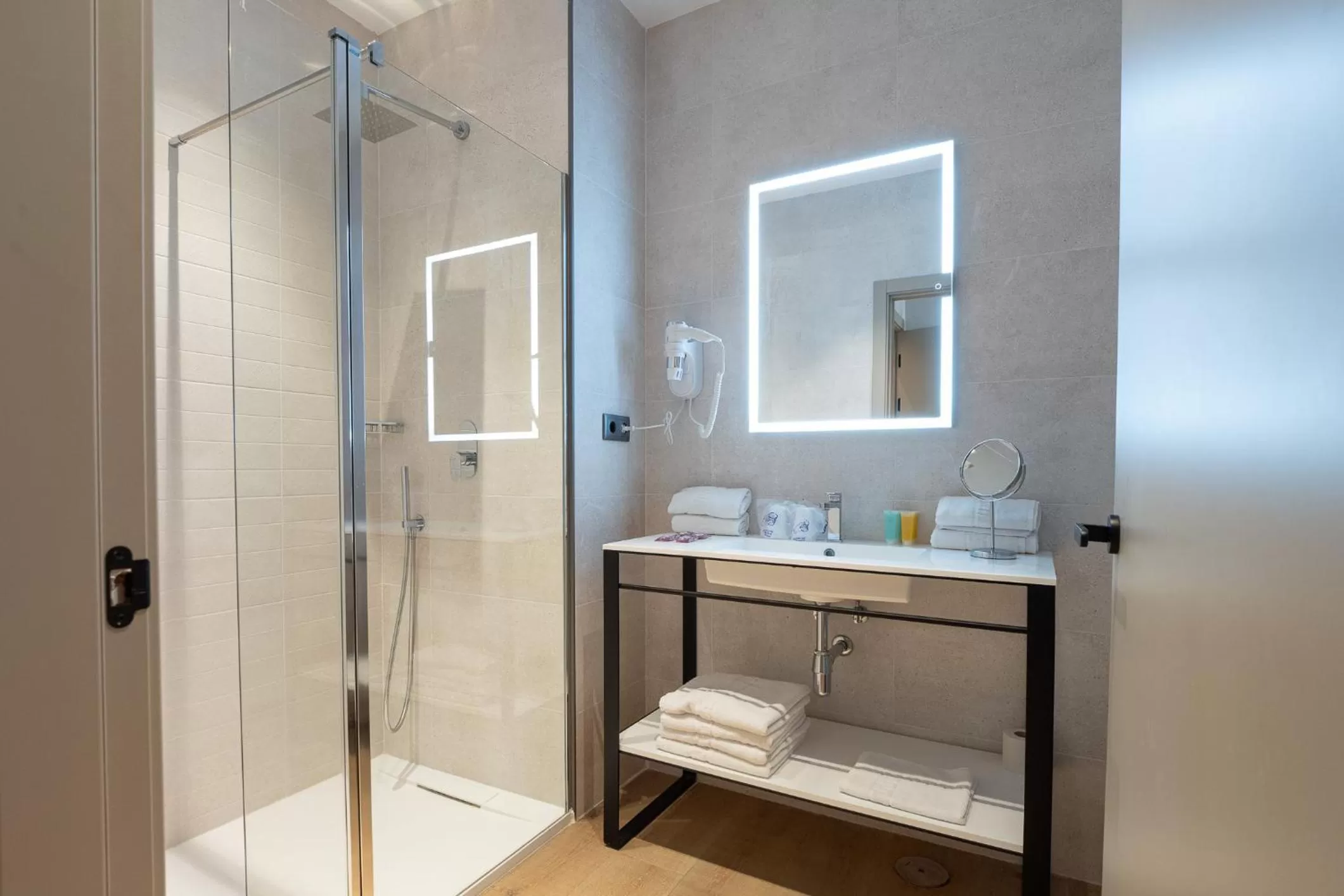 Twin Room in Hotel Aldama