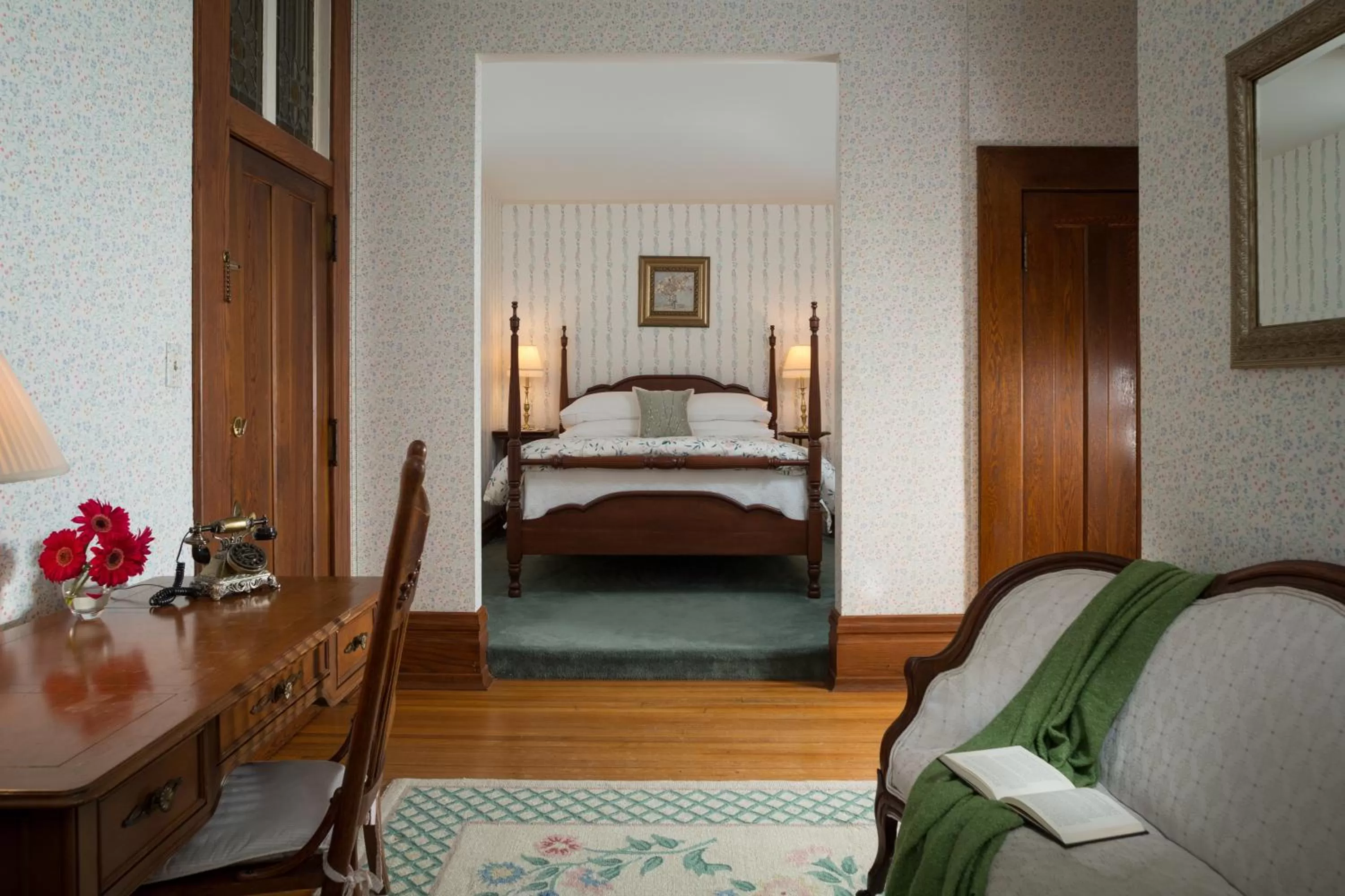 Queen Suite in Mercersburg Inn