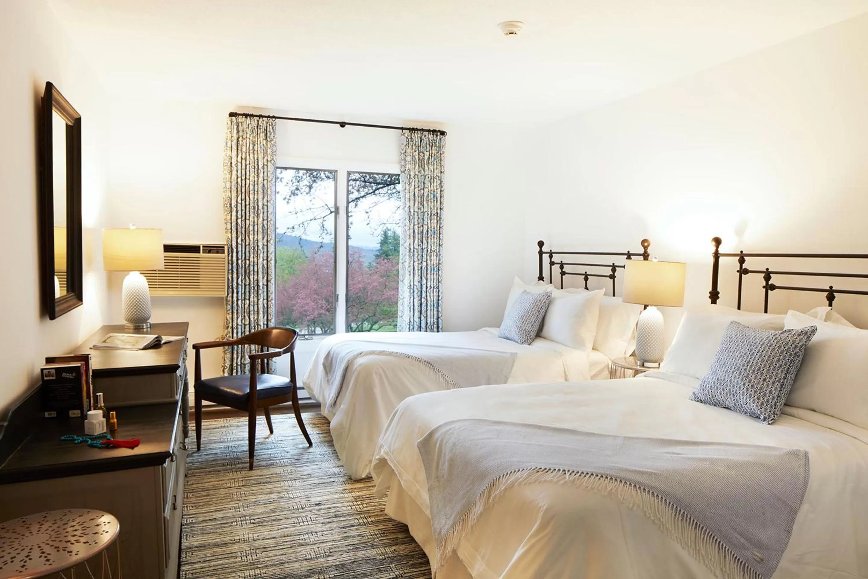 Lodge Two Double Mountain View in Apple Tree Inn