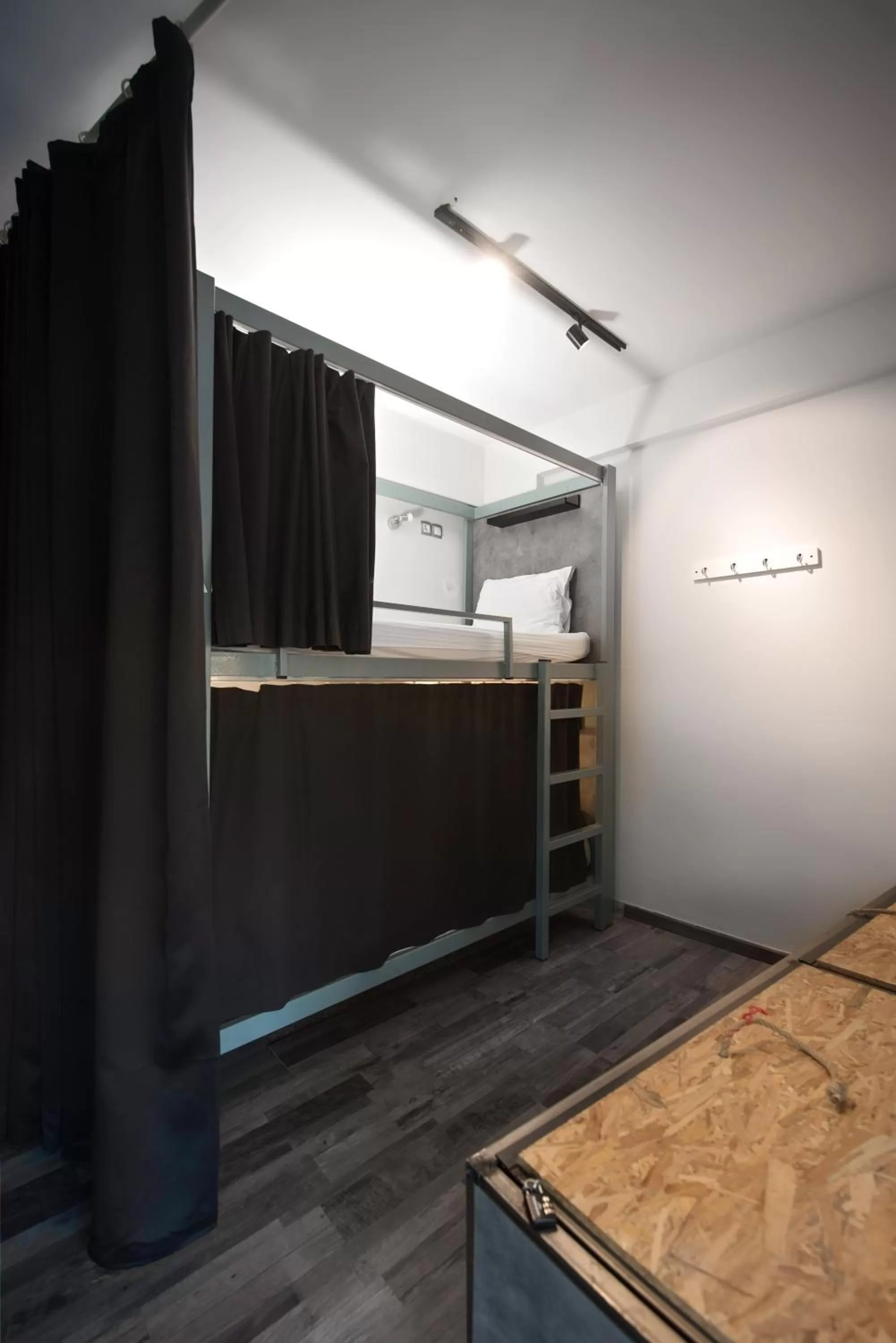 Bed in 6-Bed Dormitory Room with Private Terrace in Bedbox Hostel