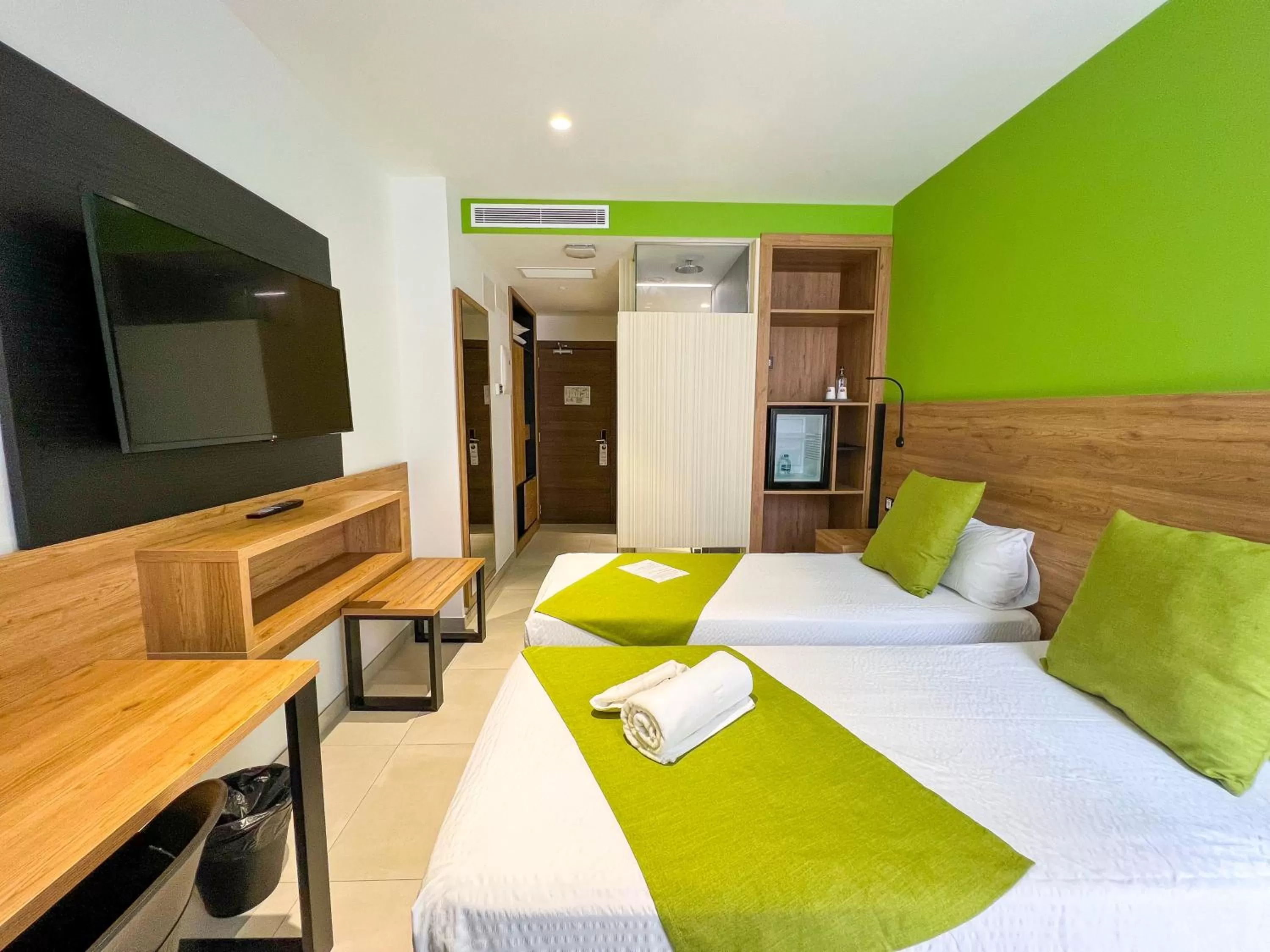 Standard Twin Room - single occupancy in Hotel MG Poniente