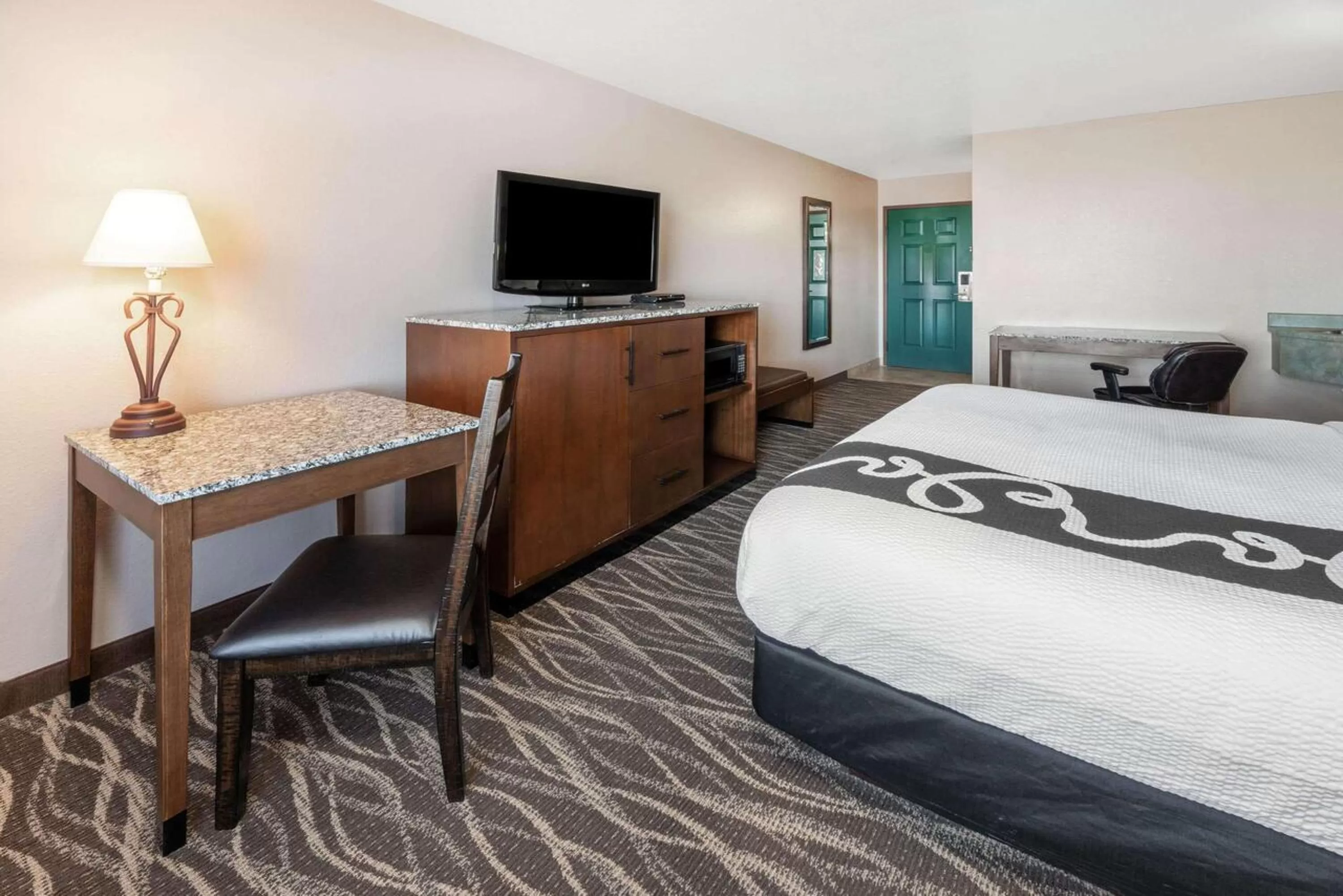 Deluxe King Room in La Quinta by Wyndham Belgrade - Bozeman Airport