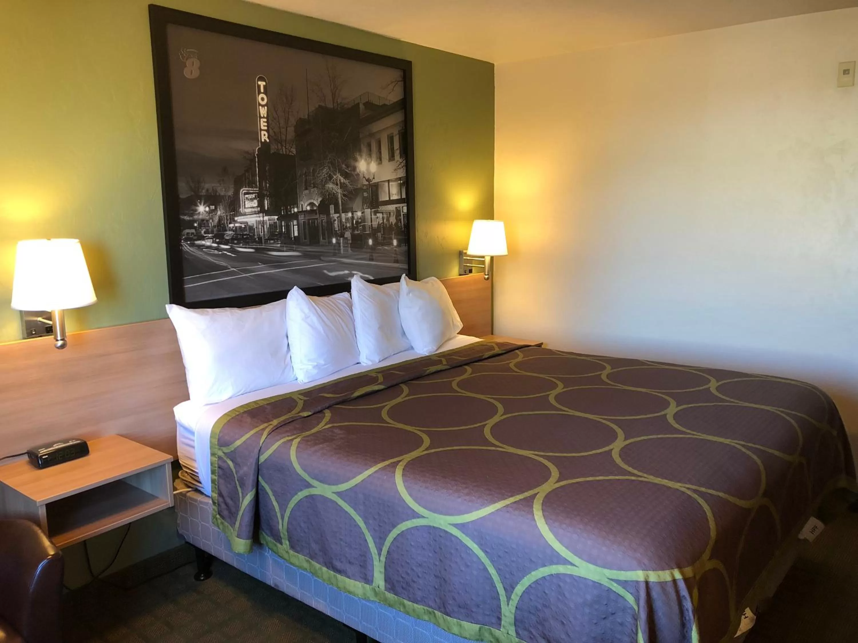 King Room - Mobility Access/Non-Smoking in Super 8 by Wyndham Bend
