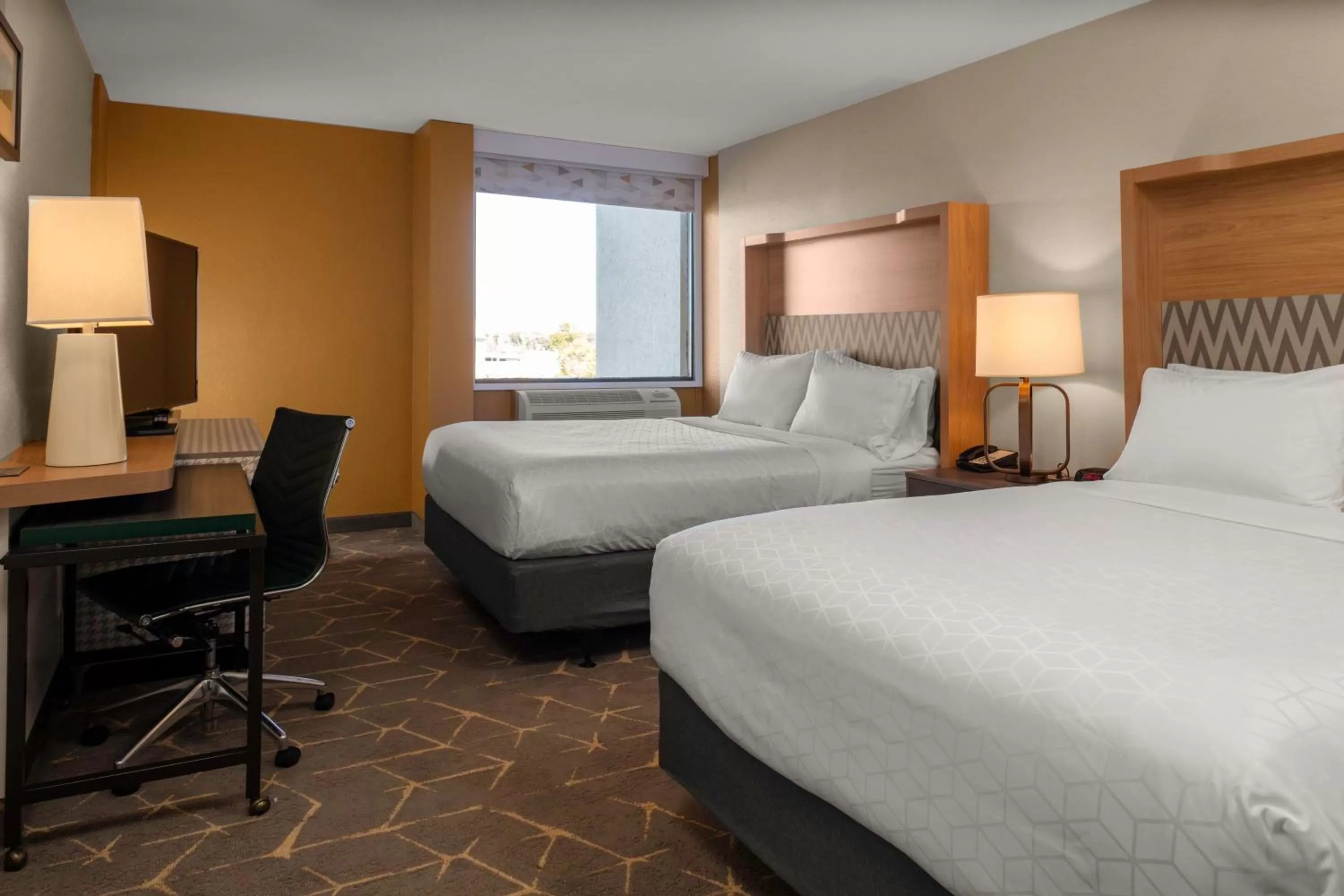 Premium Corner Queen Room in Holiday Inn Boston - Dedham Hotel & Conference Center by IHG