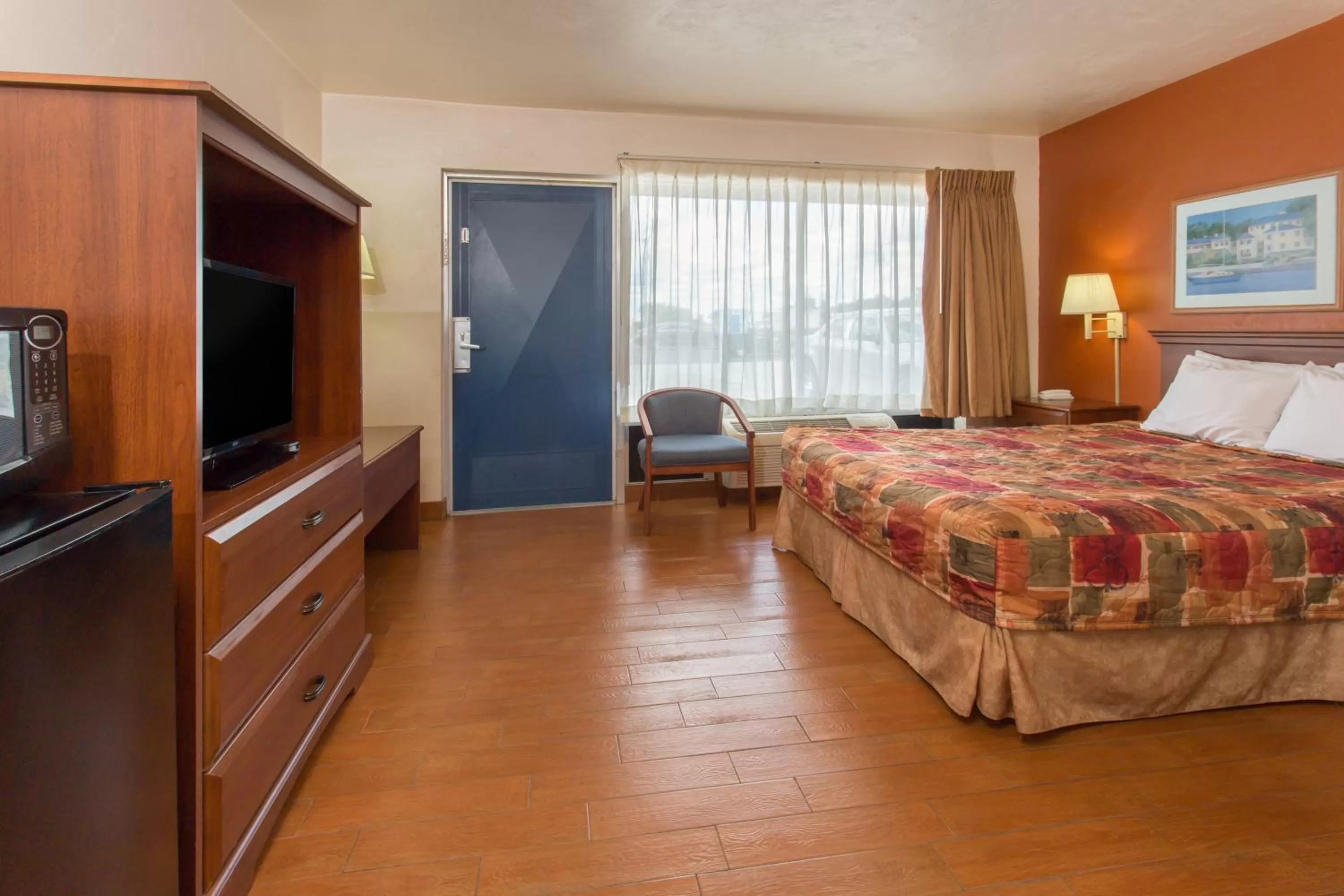 Deluxe King Suite - Non-Smoking in Knights Inn Arcadia