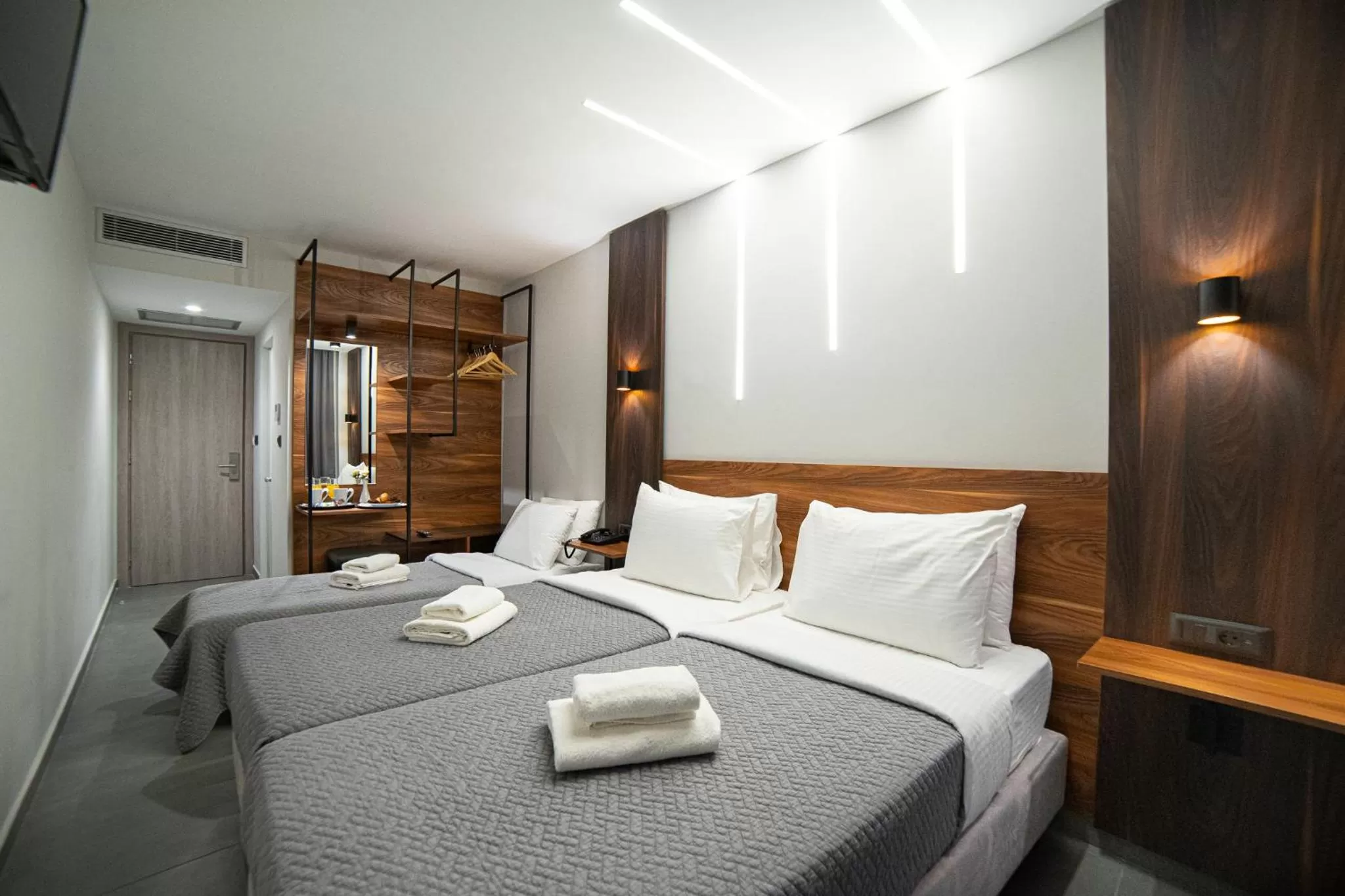 Deluxe Triple Room in Argo Hotel Piraeus