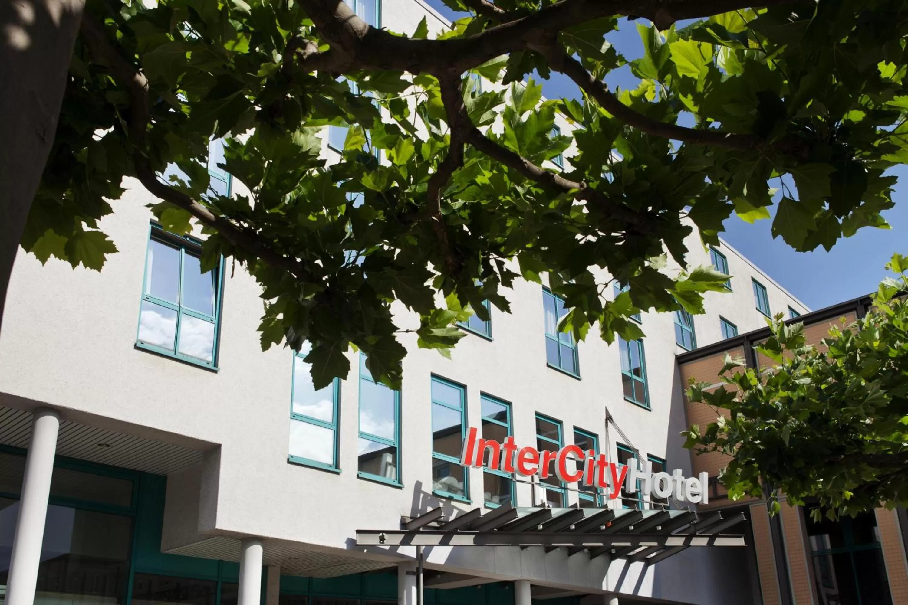 Facade/entrance in IntercityHotel Kassel