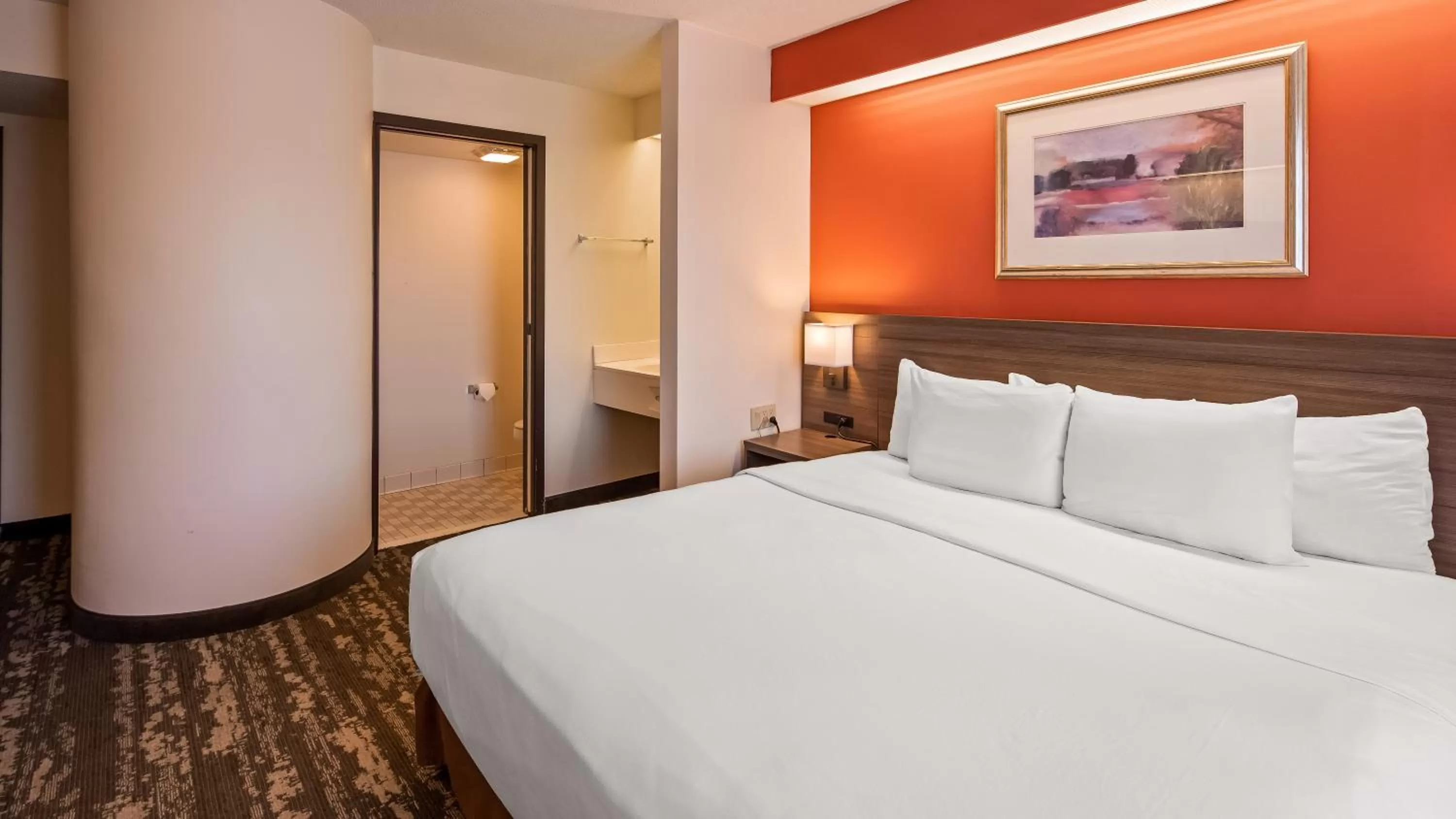 King Room with Street View in Charlevoix Inn & Suites SureStay Collection by Best Western
