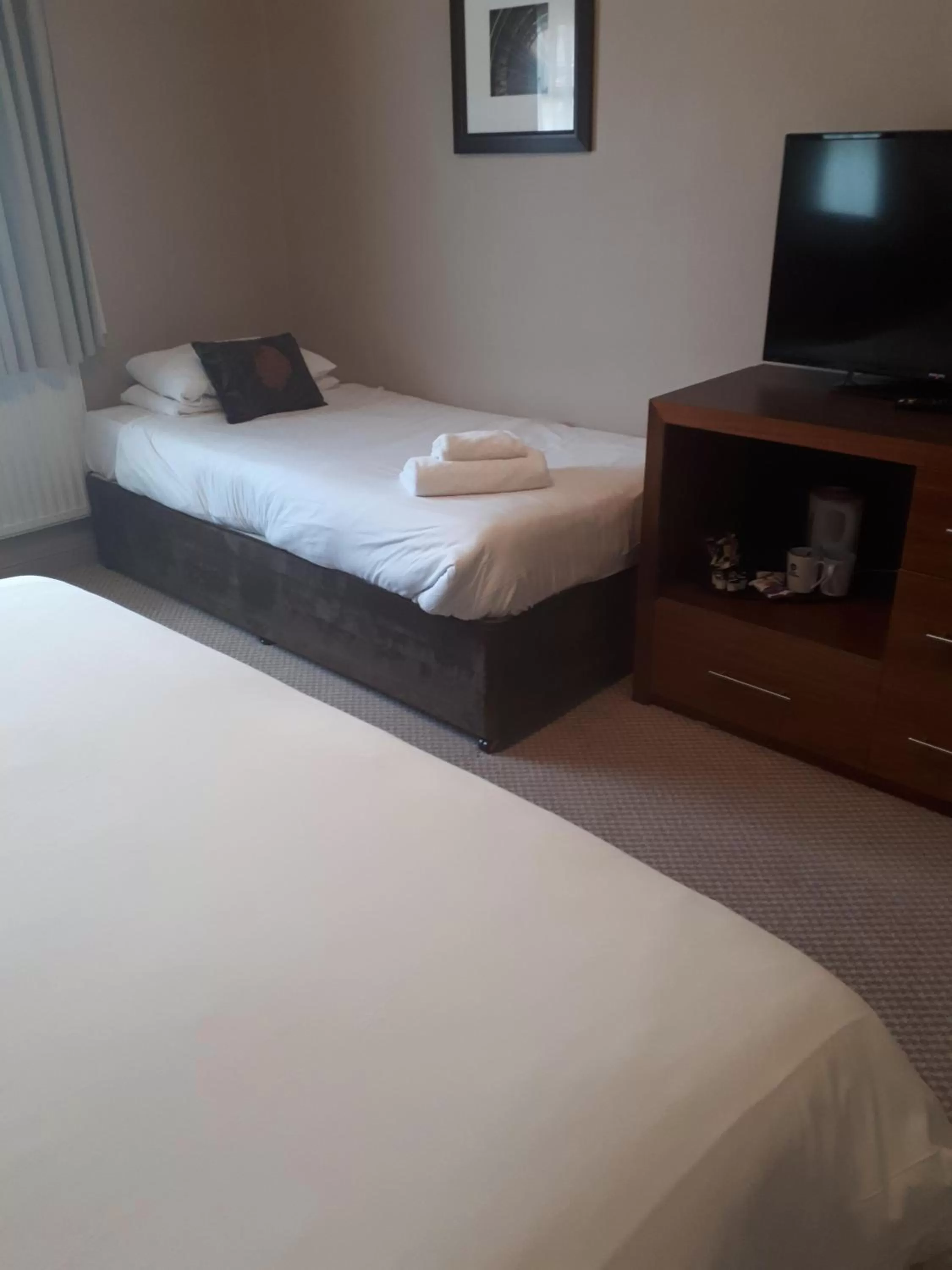 Standard Triple Room in Best Western Rockingham Forest Hotel