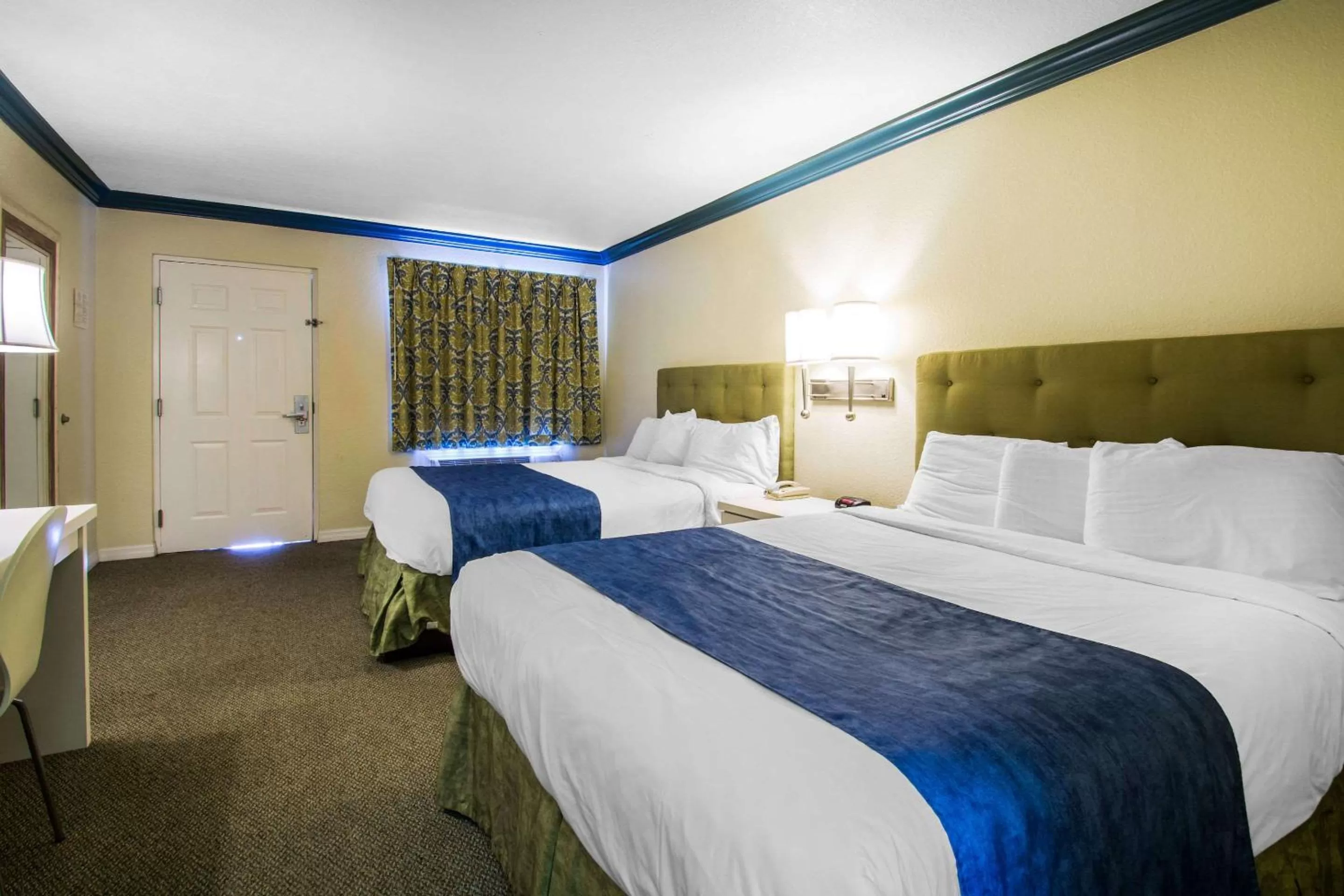 Queen Room with Two Queen Beds - Disability Access/Non-Smoking in Quality Inn Clermont West Kissimmee