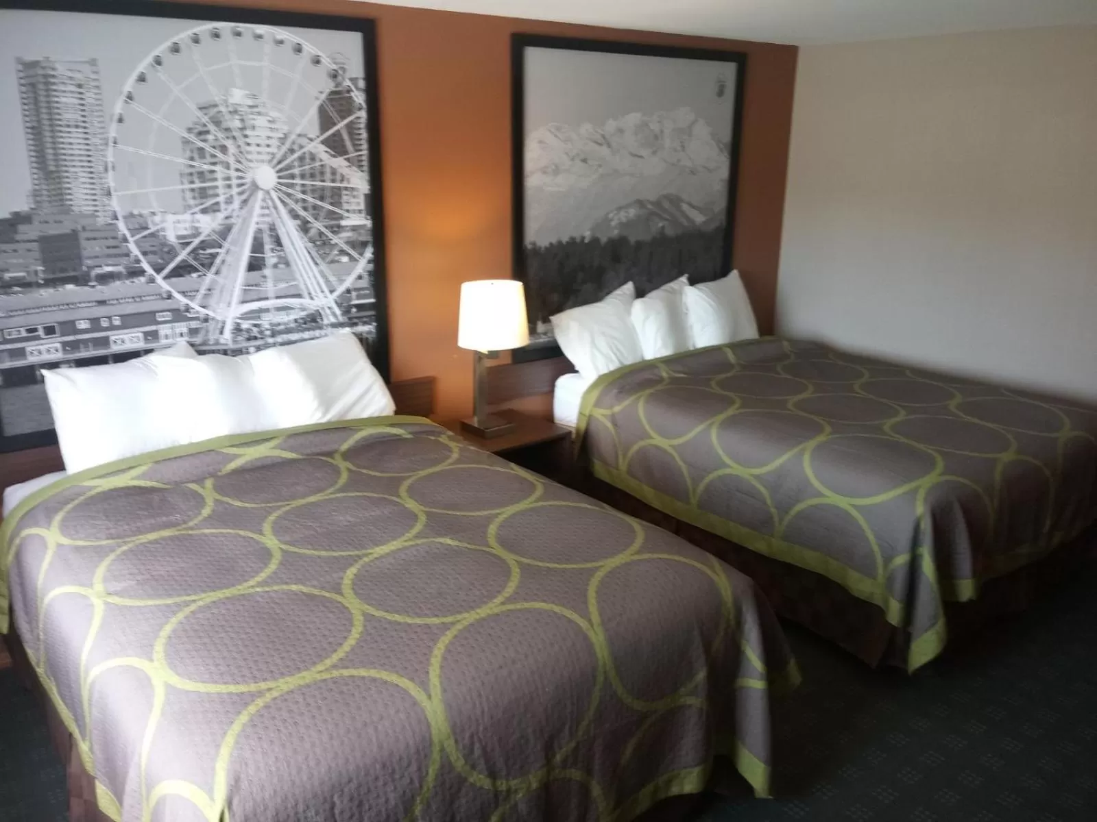 Queen Room with Two Queen Beds - Non-Smoking in Super 8 by Wyndham Lynnwood