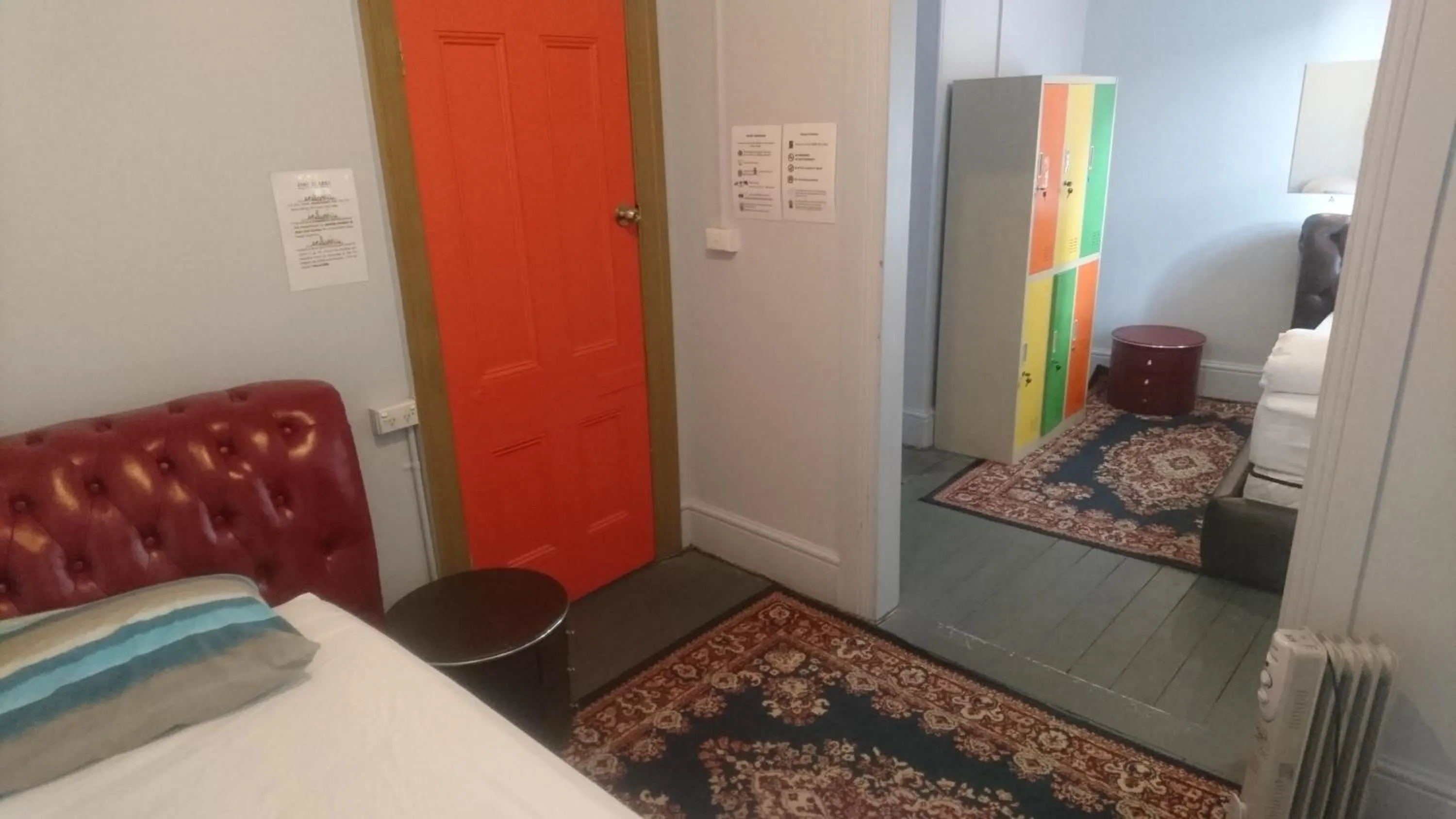 Standard Twin Room in Backpackers Imperial Hotel