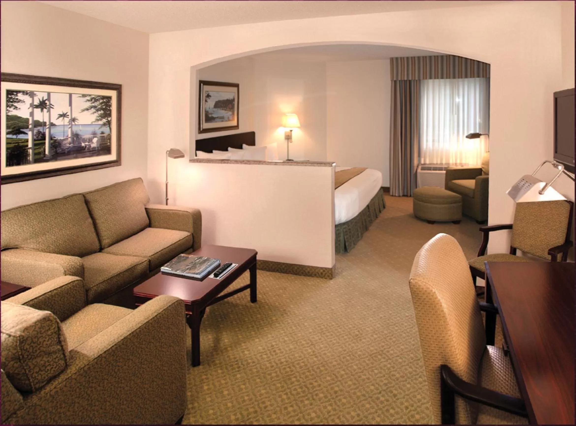 Executive King Room with Sofa Bed in Ann Arbor Regent Hotel and Suites
