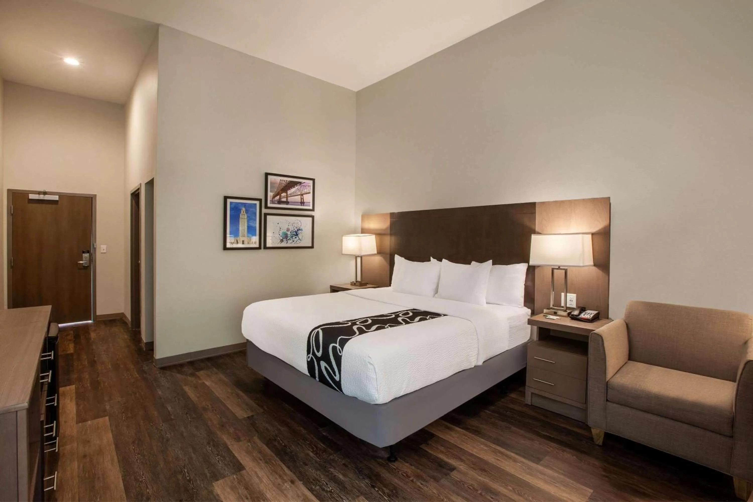 Deluxe King Room with Mobility/Hearing Impaired Access - Non-Smoking in La Quinta Inn & Suites by Wyndham Lafayette Oil Center