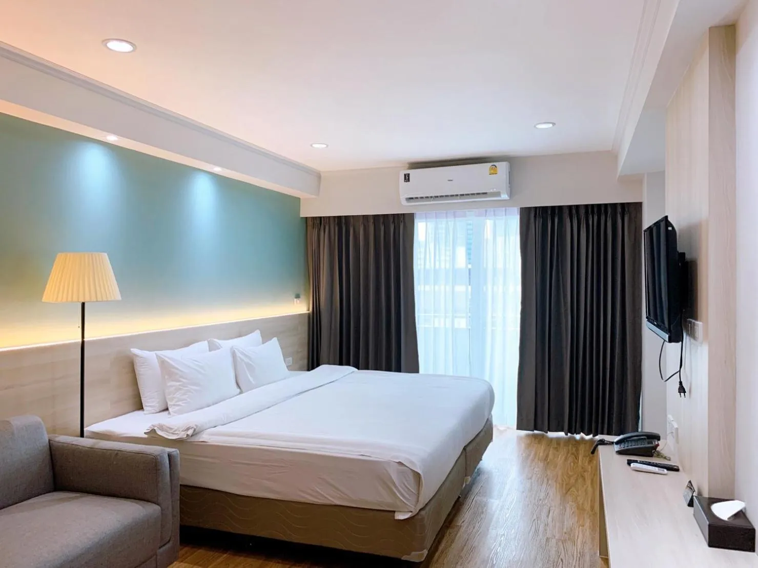 Deluxe Suite in Miloft Sathorn Hotel - SHA Plus Certified