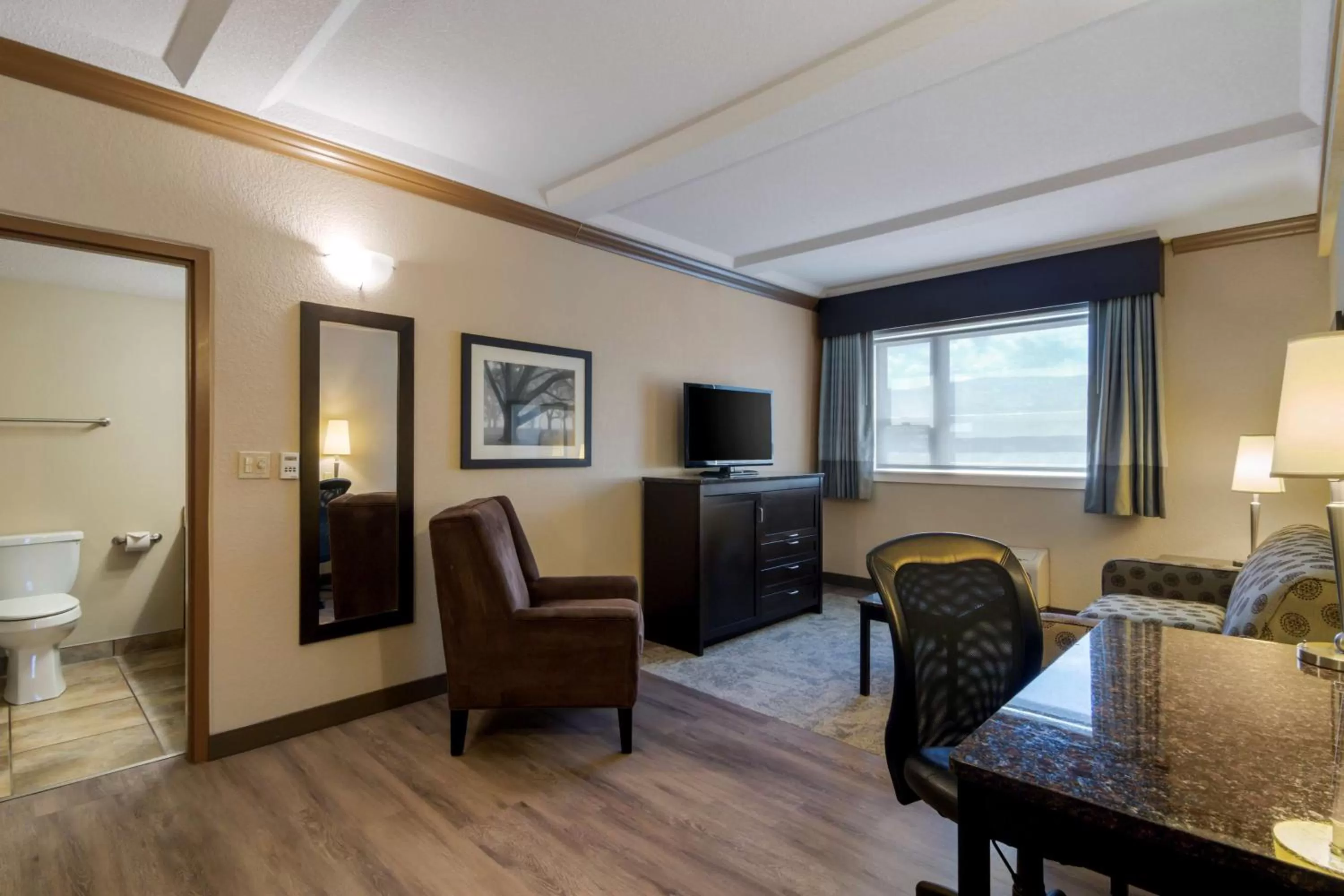 King Suite with Sofa Bed in Best Western Plus Kamloops Hotel