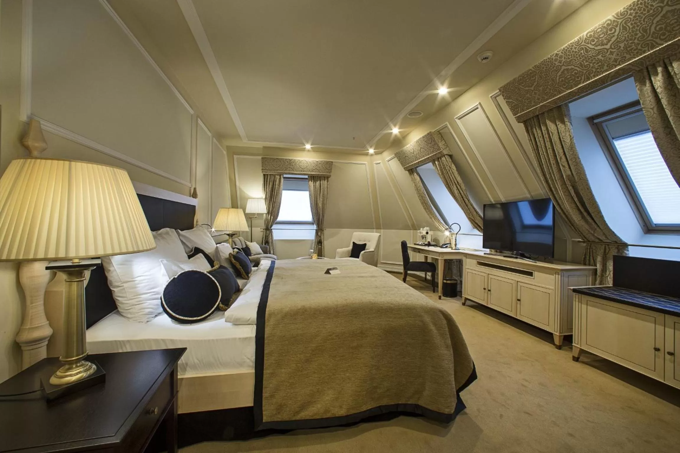 Junior Suite (including daily refilled free mini bar) in LOFT Hotel Bratislava