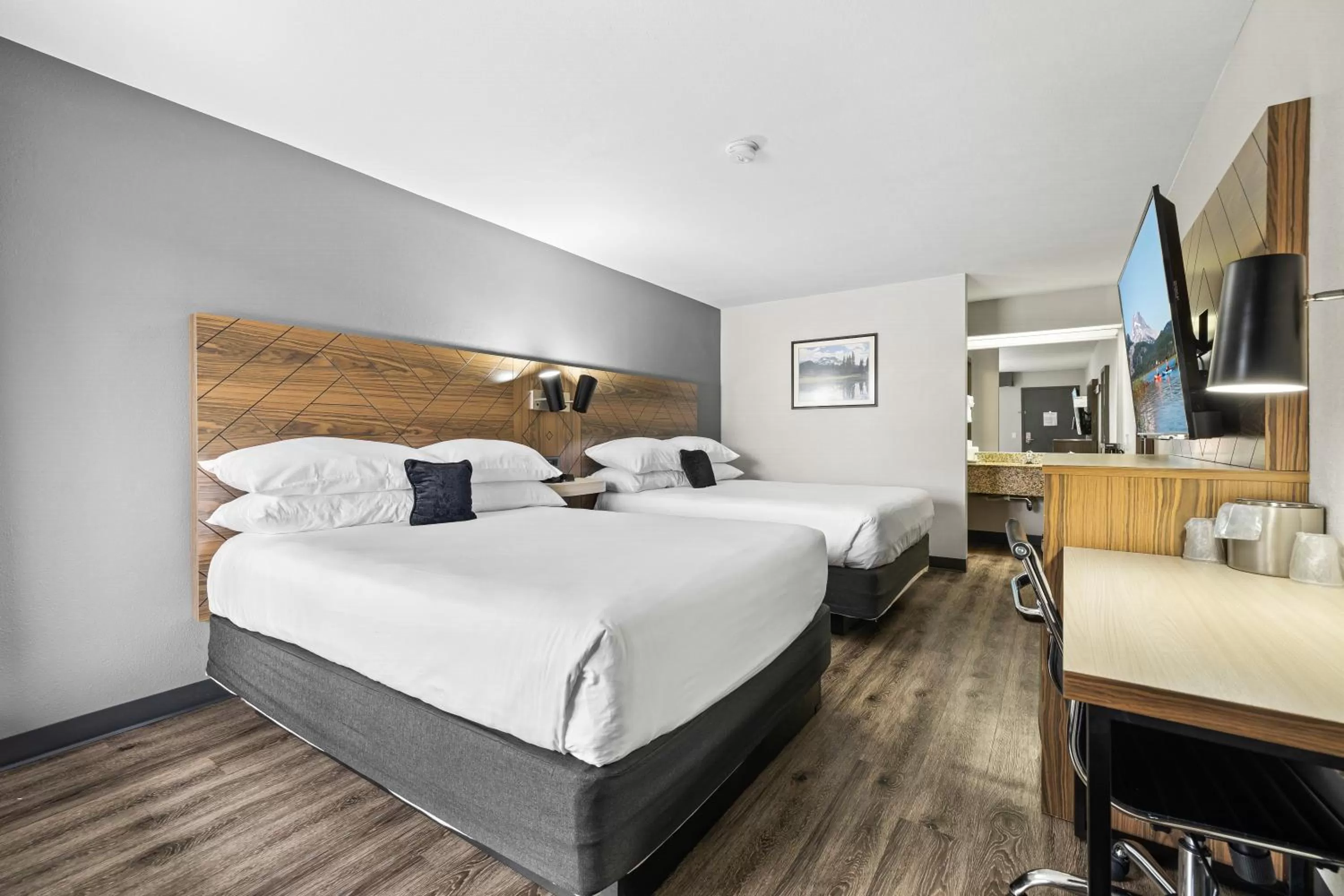 Queen Room with Two Queen Beds in Red Lion Inn & Suites Deschutes River - Bend