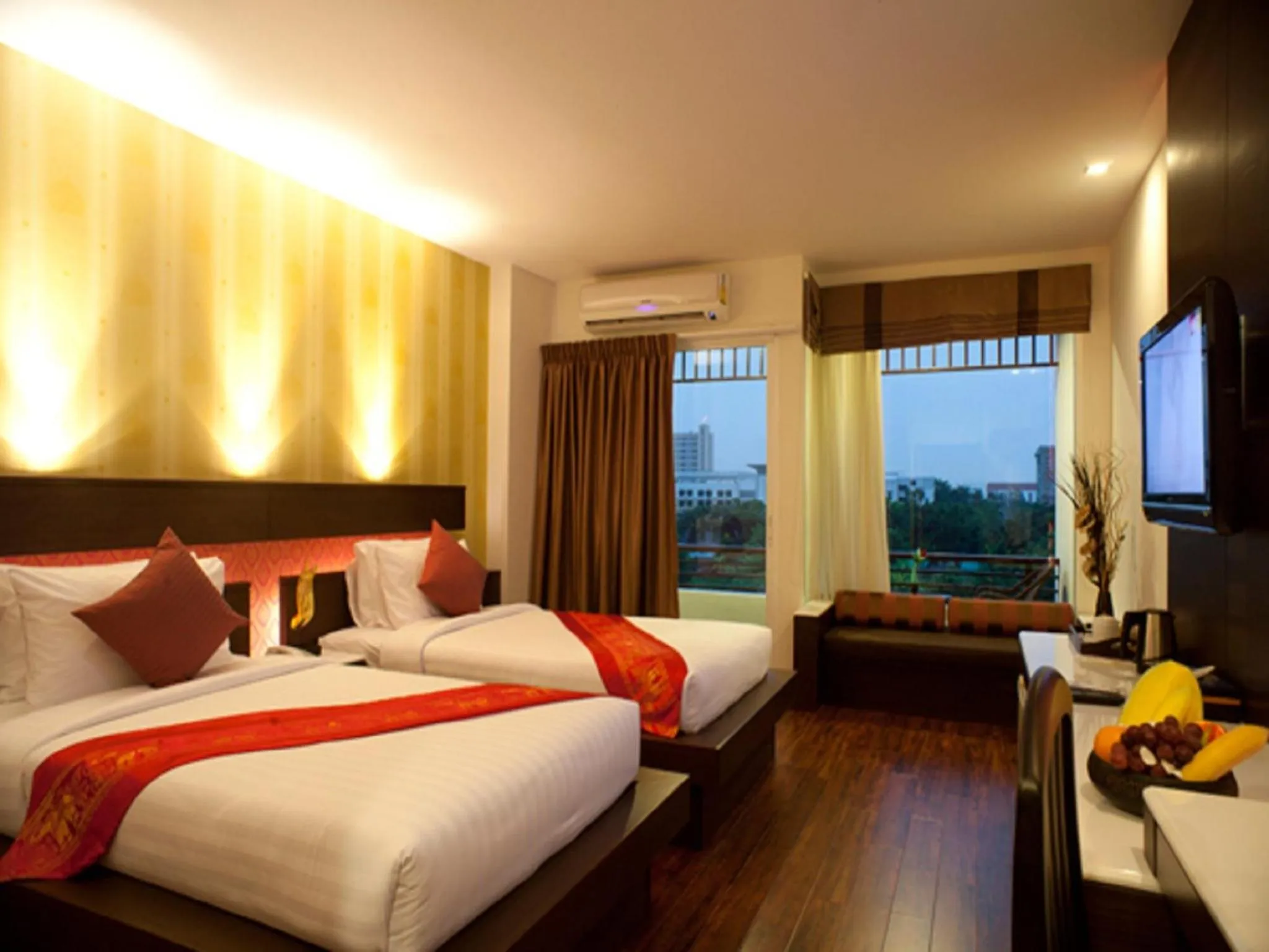 Superior Twin Room in Suvarnabhumi Suite Hotel