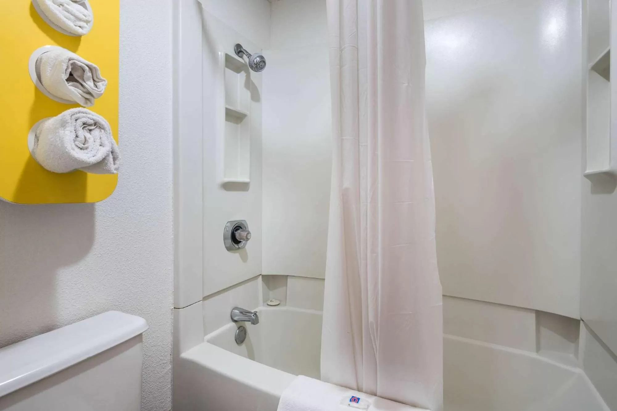 Queen Room - Non-Smoking in Motel 6-Bridgeview, IL