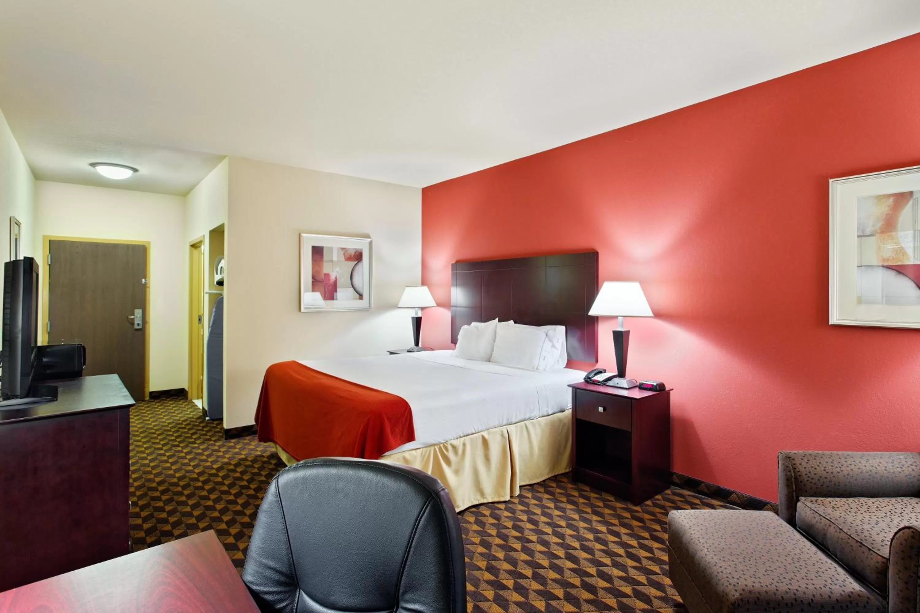 King Room - Mobility Access/Hearing Accessible in Holiday Inn Express & Suites Malvern by IHG