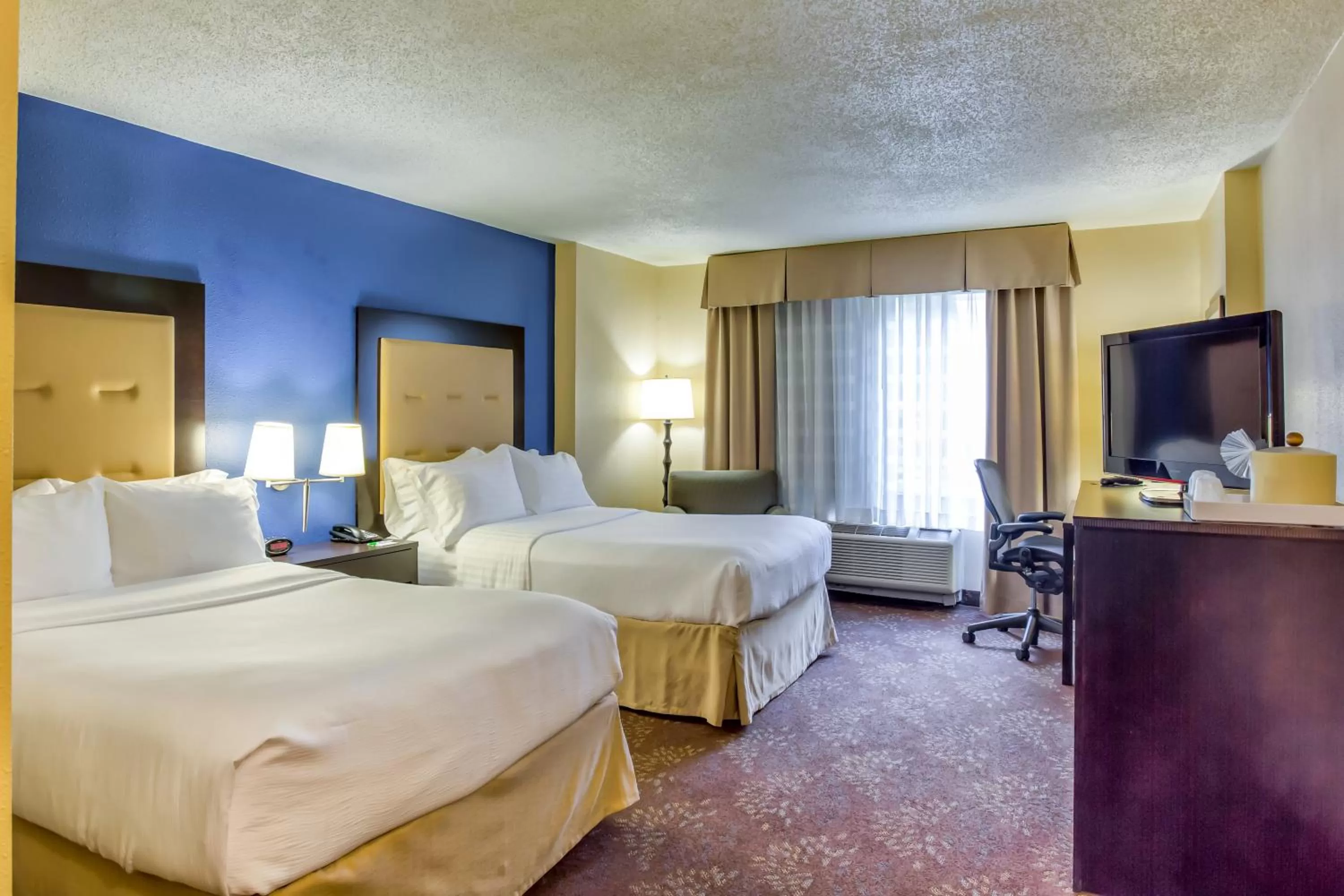 Standard Double Room with Two Double Beds - single occupancy in Holiday Inn Indianapolis North-Carmel by IHG
