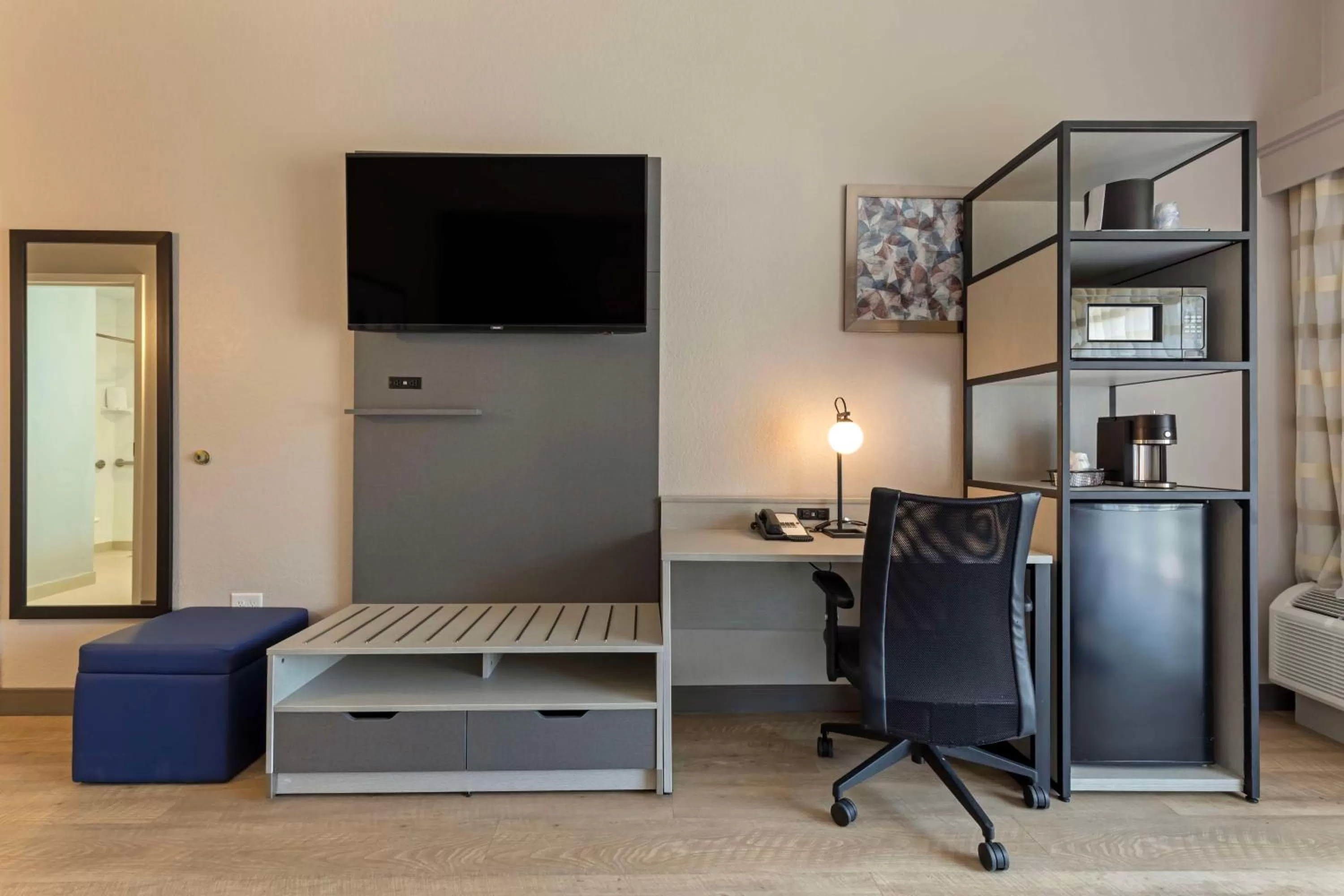 Queen Room with Two Queen Beds and Roll-In Shower - Disability Access/Non-Smoking in Best Western Plus Fort Worth North