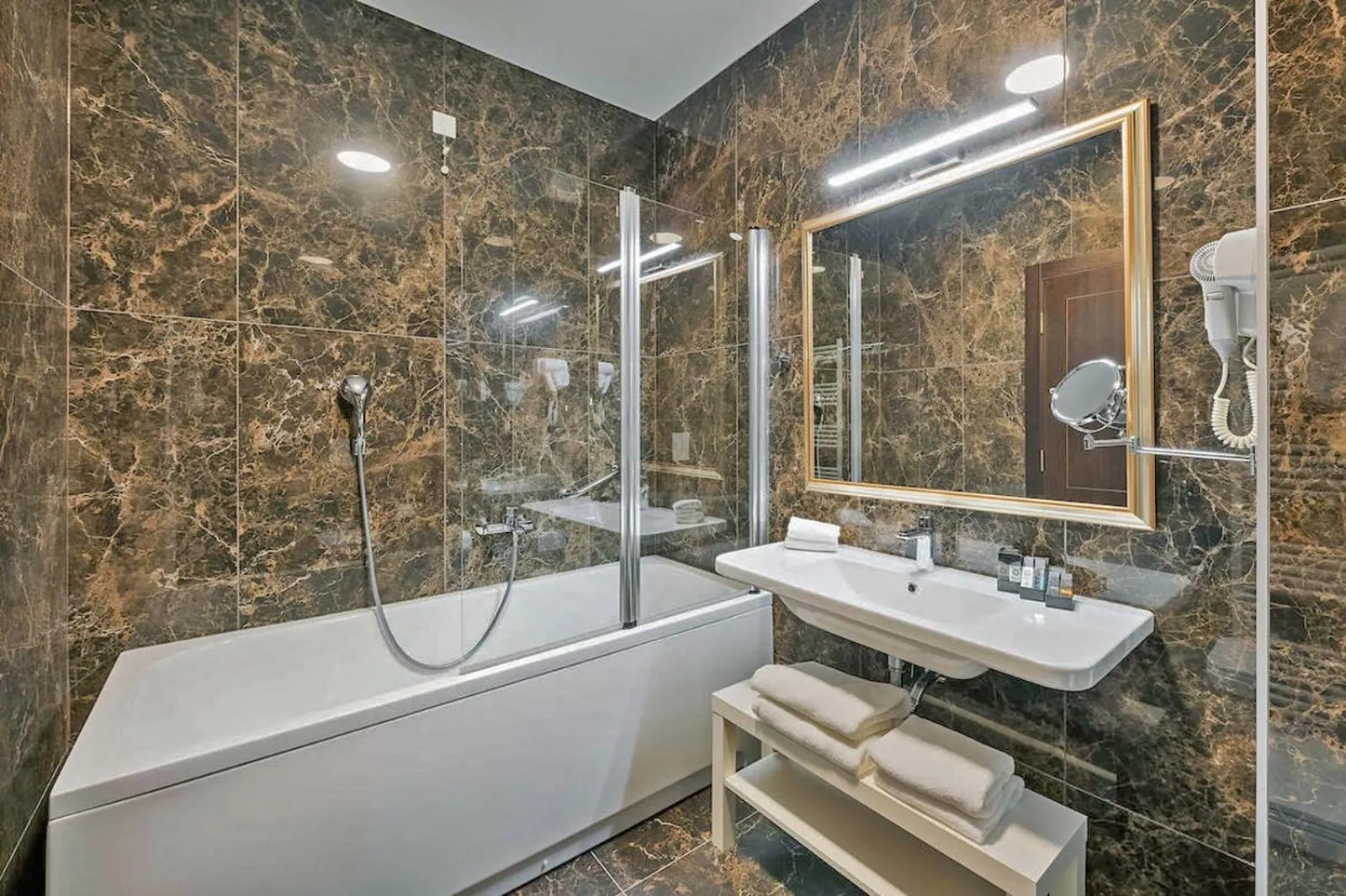 Superior Double Room - Free Parking in Hotel Cvita