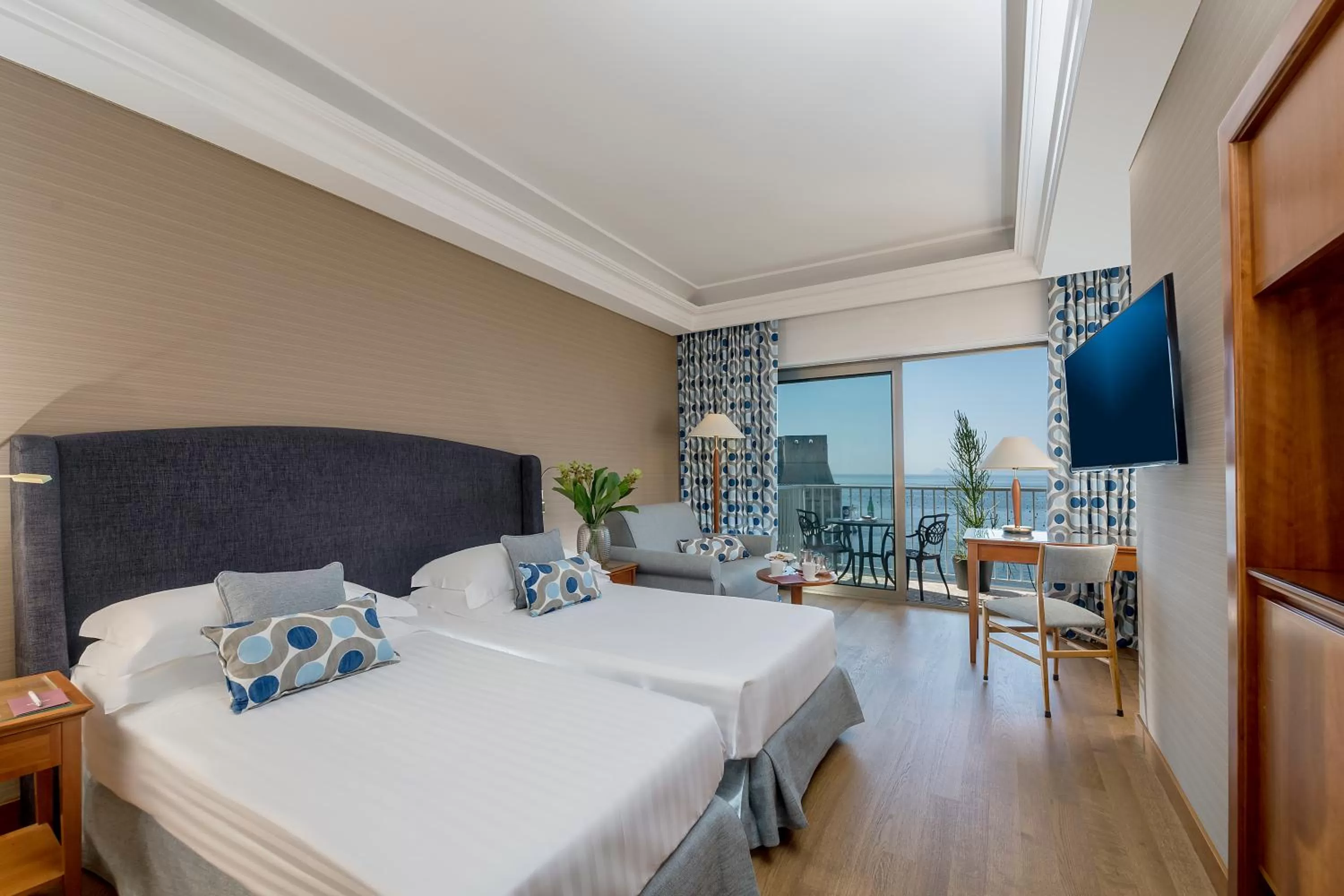 Superior Triple Room with Sea View in Hotel Royal Continental