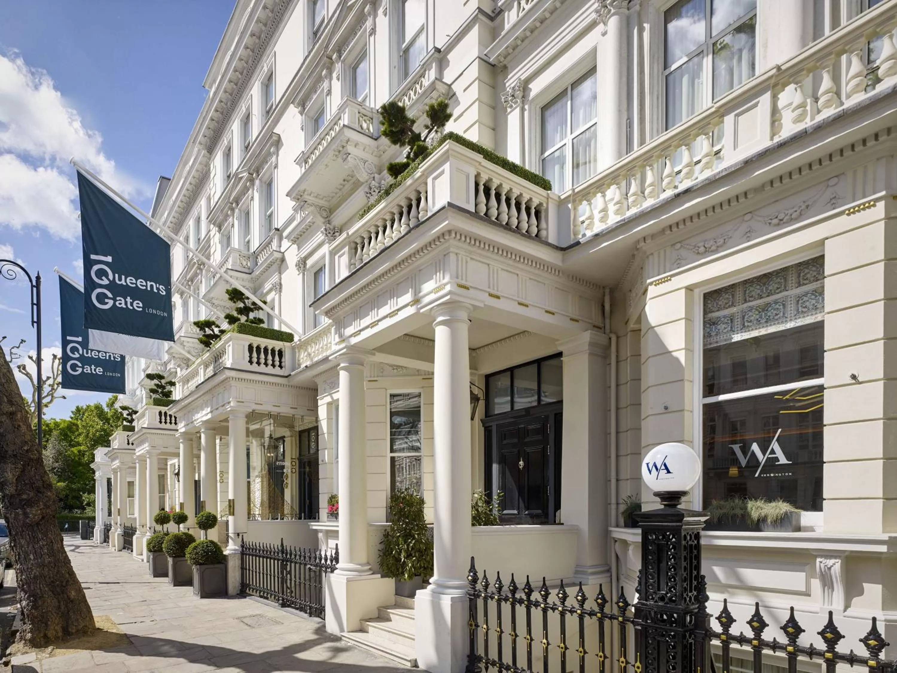 100 Queen's Gate Hotel London Kensington, Curio Collection by Hilton