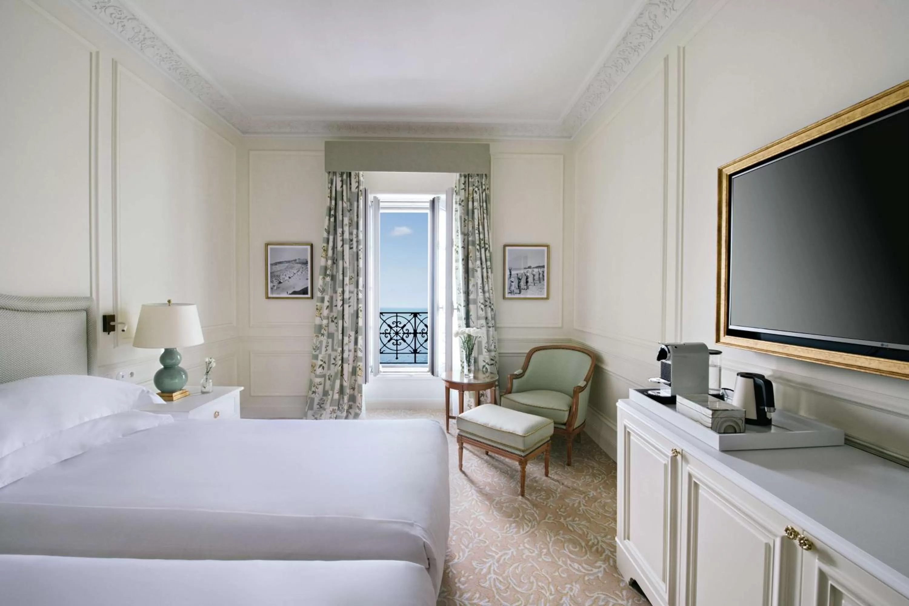 Deluxe Twin Room with Ocean View   in Hôtel du Palais Biarritz, in The Unbound Collection by Hyatt