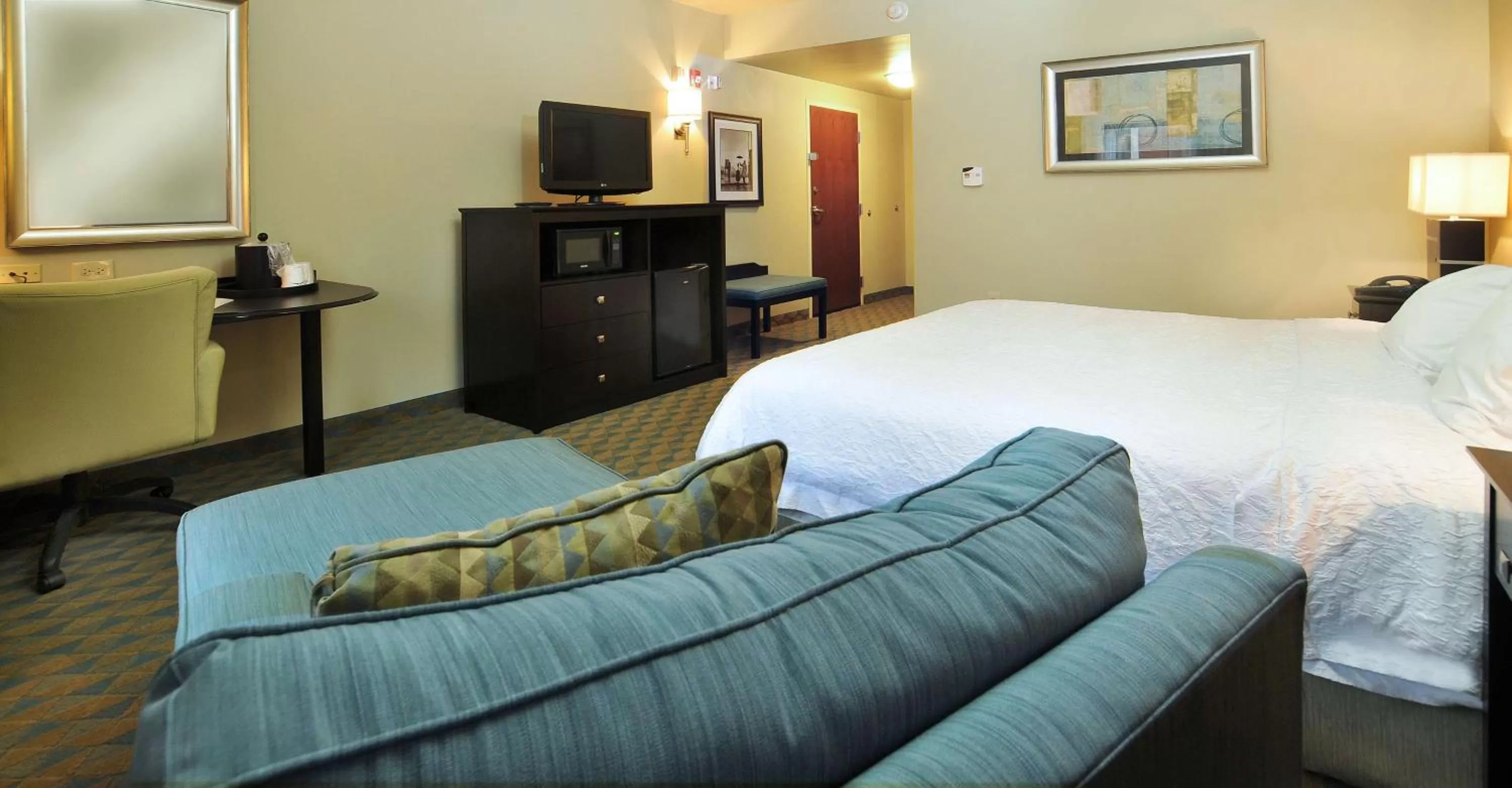 King Room with Accessible Tub - Mobility and Hearing Access/Non-Smoking in Hampton Inn Gadsden/Attalla Interstate 59