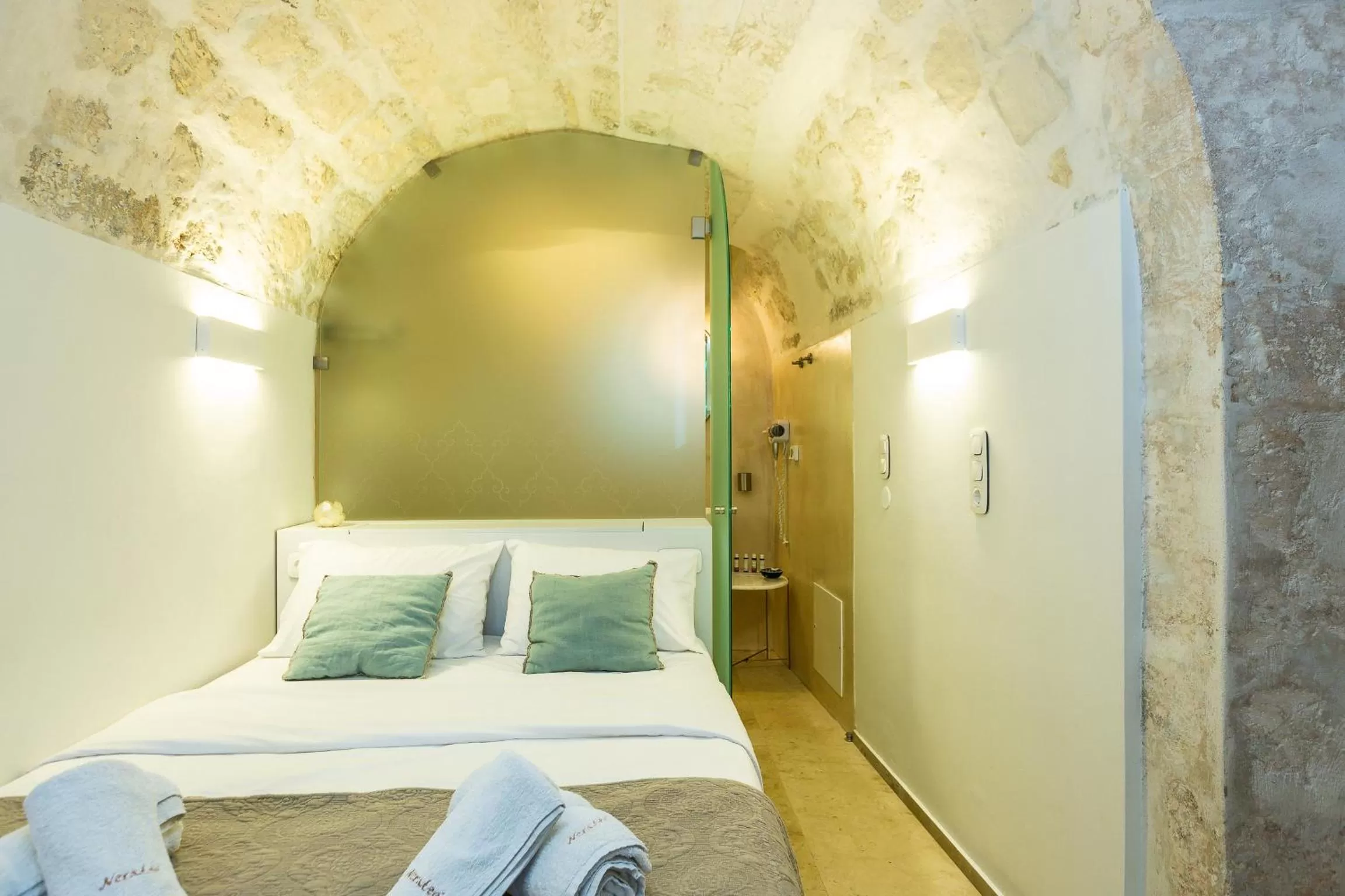 Bed in Neratze Hammam Suites