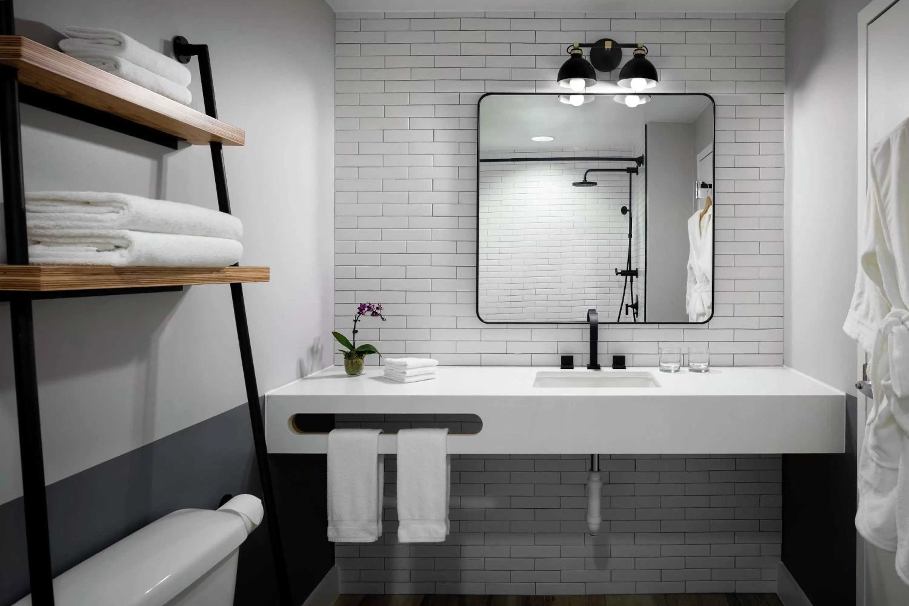 Deluxe King Room in Freepoint Hotel Cambridge, Tapestry Collection by Hilton