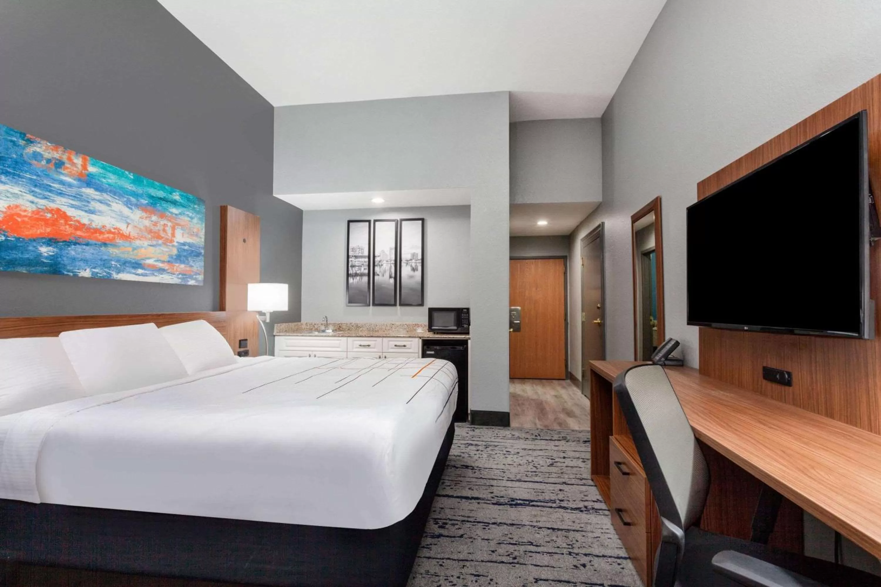 King Studio Suite - Non-Smoking in La Quinta by Wyndham St. Petersburg Northeast *Newly Renovated