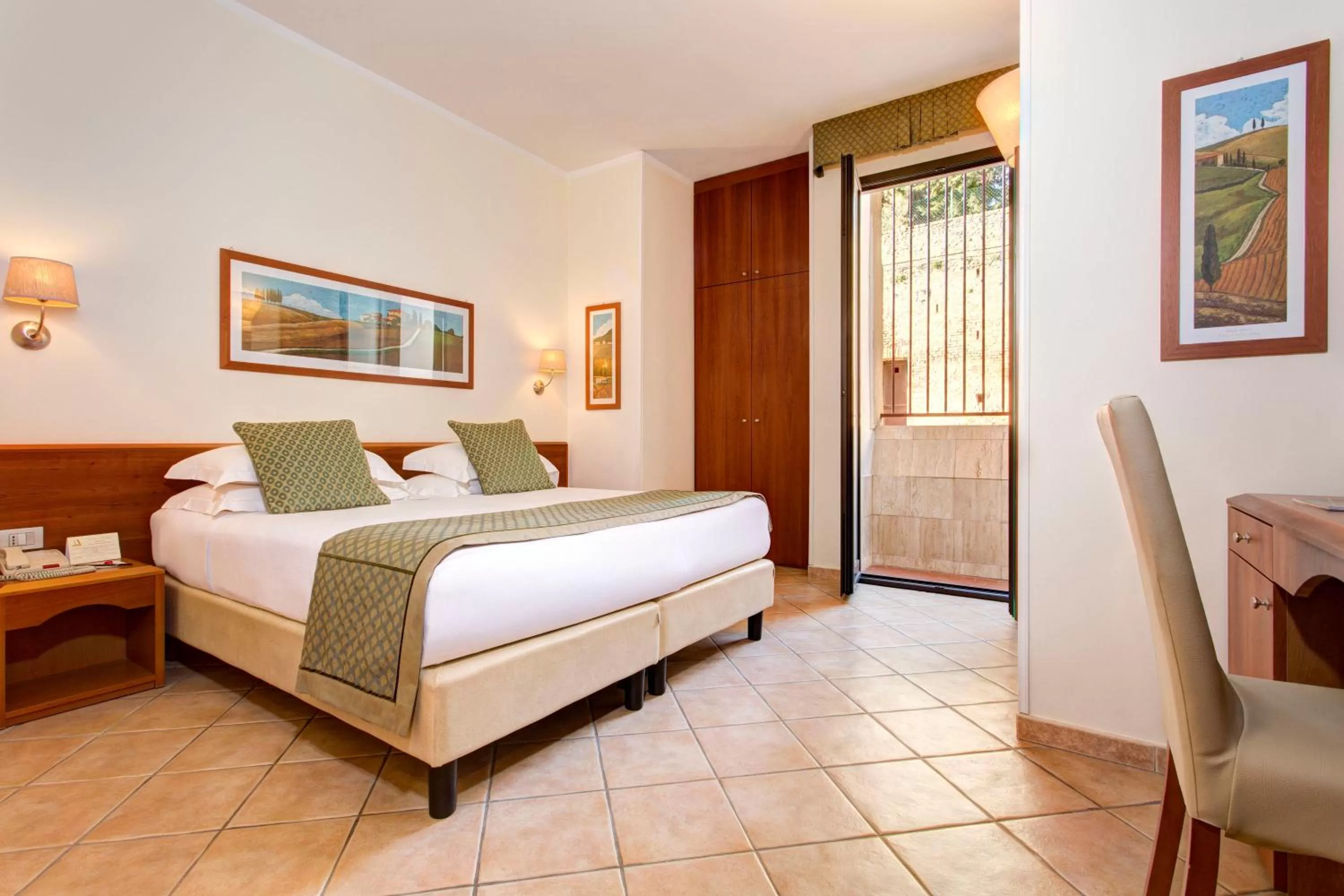Small Double or Twin Room in Hotel Athena
