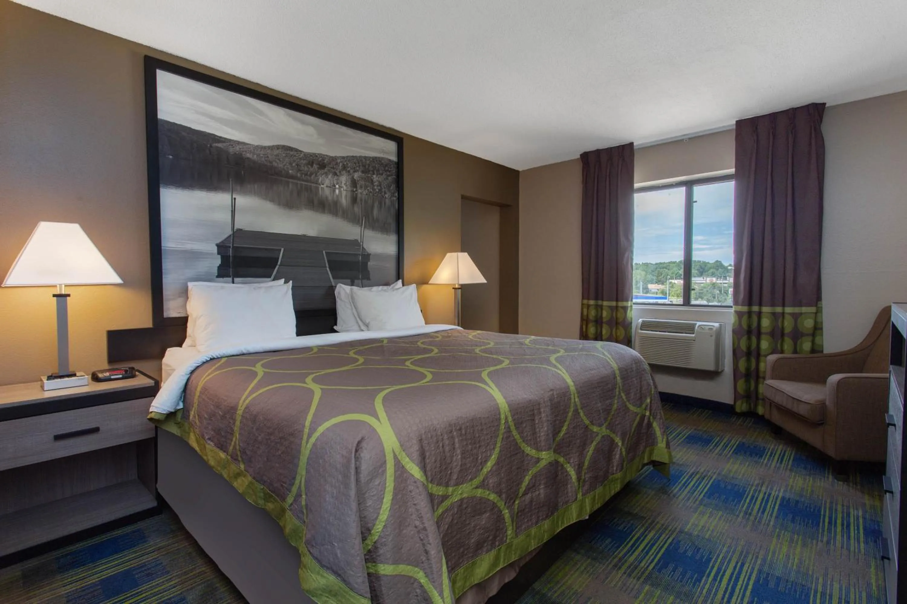 One-Bedroom King Suite - Non-Smoking in Super 8 by Wyndham Cromwell/Middletown